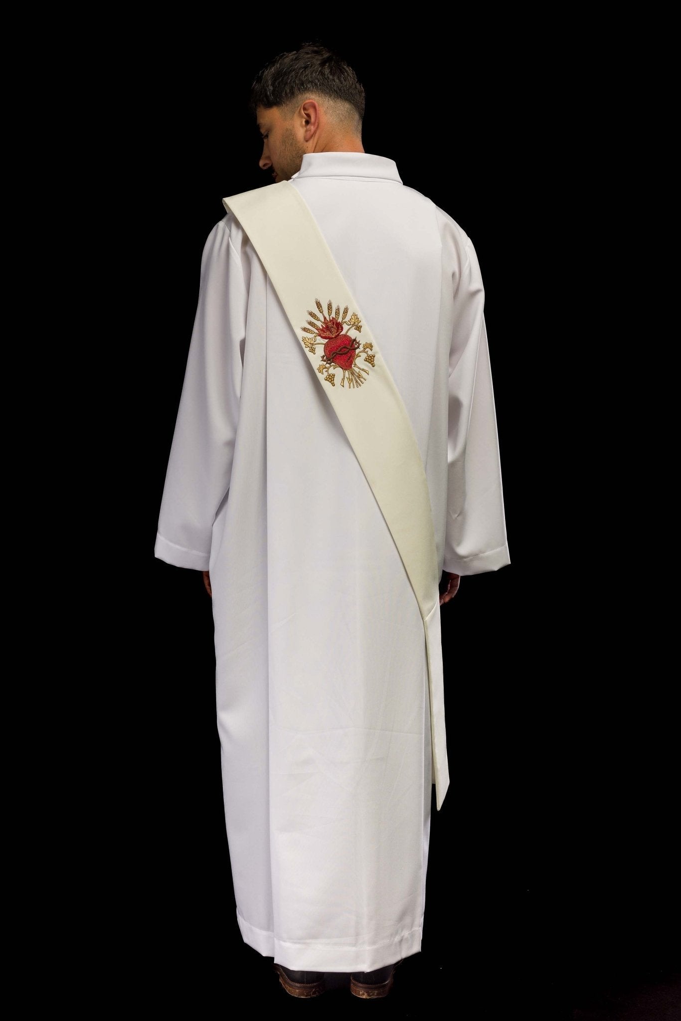 Ecru Deacon stole with the embroidery of the Sacred Heart of Jesus KSD/137/05/01 ECRU - HAFTINAUSA.COM