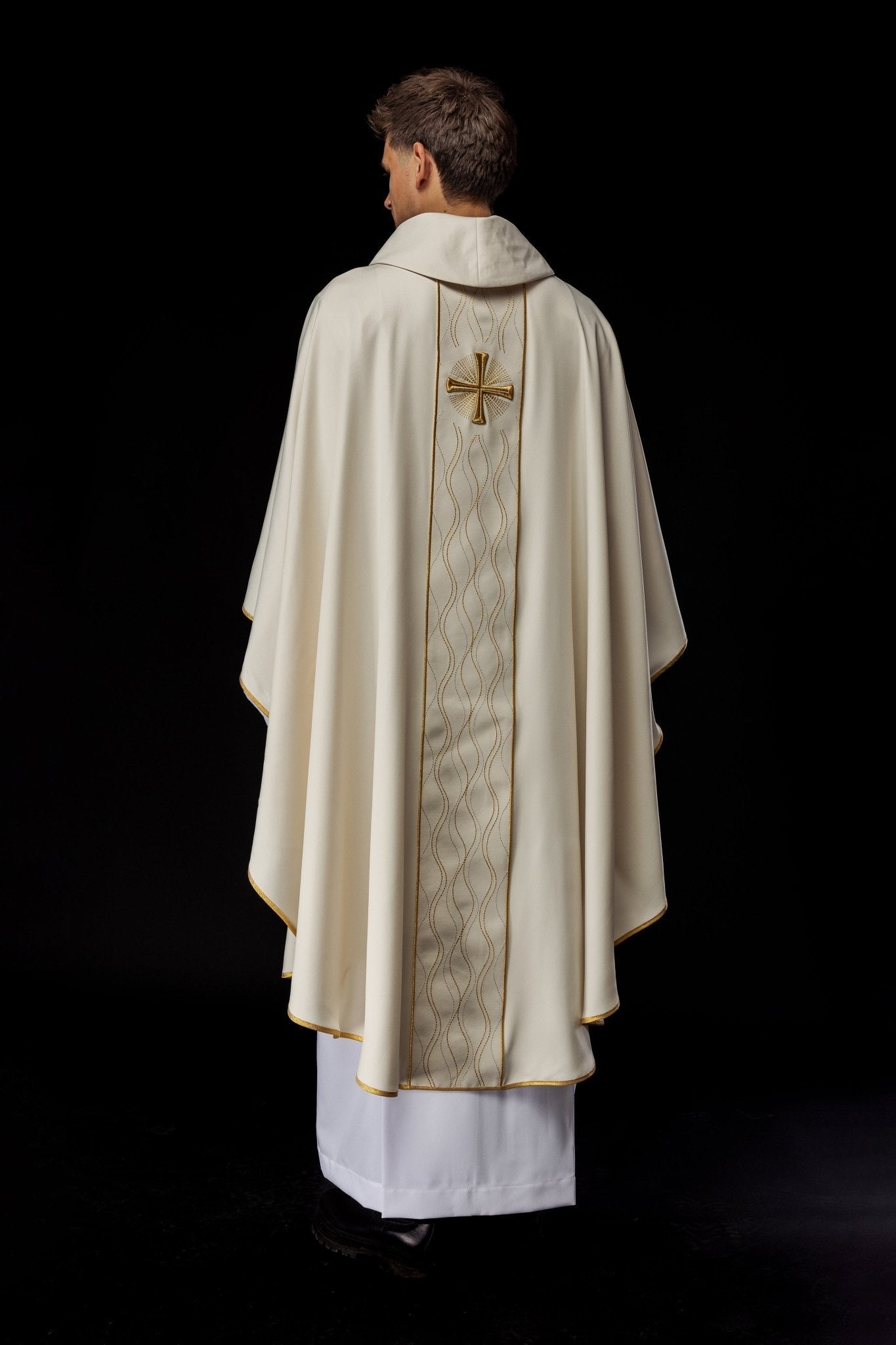 Ecru embroidered chasuble with cross KOR/277/05/53 - HAFTINAUSA.COM