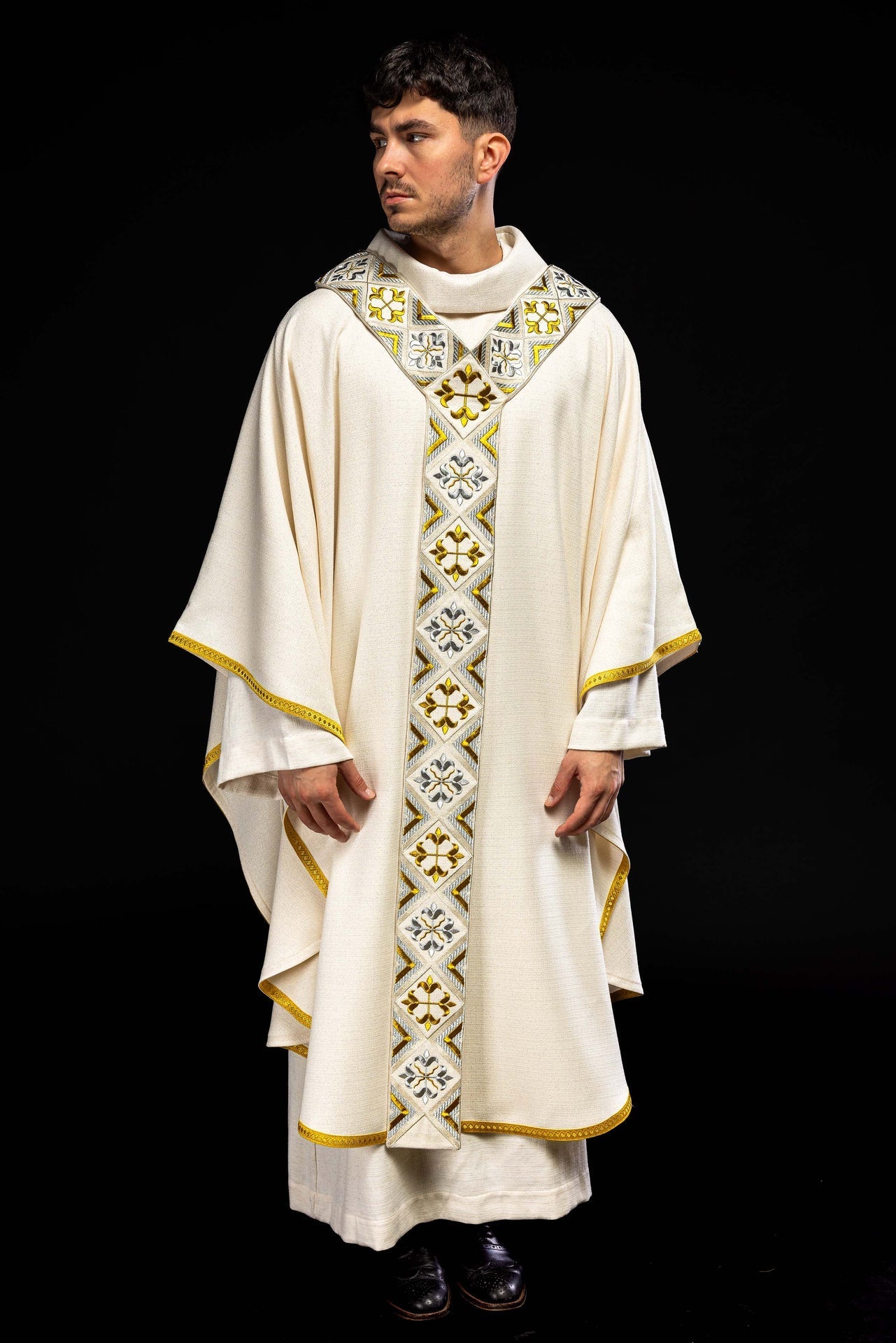 Ecru Embroidered Scapular Overlay for Chasuble – Ecru Chasuble Included LE/7042/05 - CHASUBLES.COM