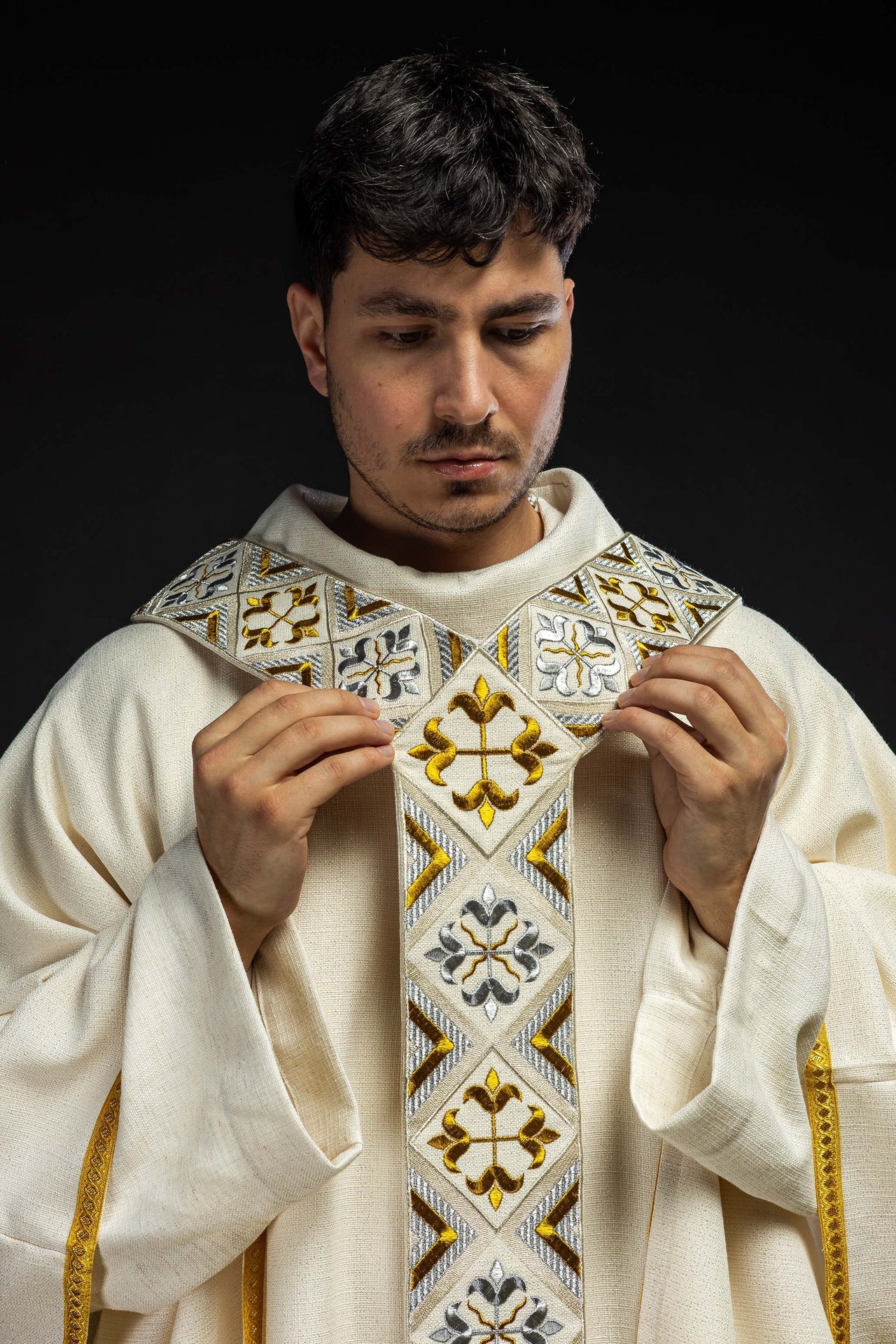 Ecru Embroidered Scapular Overlay for Chasuble – Ecru Chasuble Included LE/7042/05 - CHASUBLES.COM