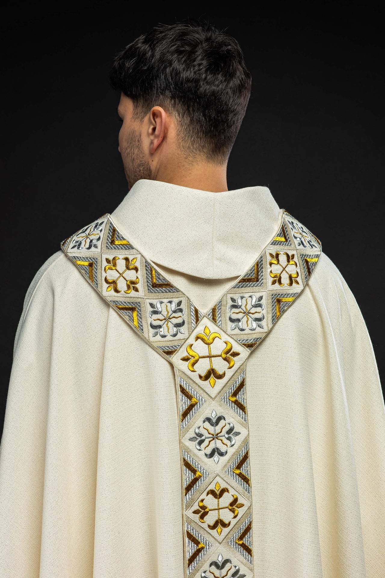 Ecru Embroidered Scapular Overlay for Chasuble – Ecru Chasuble Included LE/7042/05 - CHASUBLES.COM