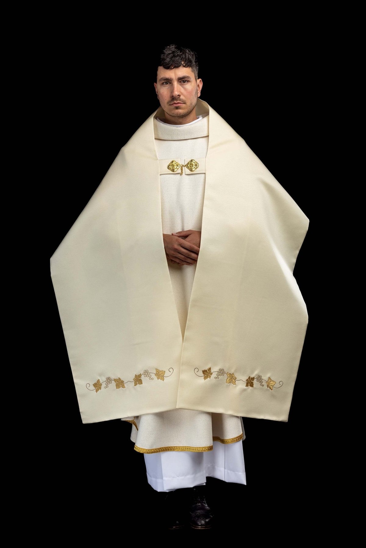 Full front view of the humeral veil showing grapevine embroidery near the hem