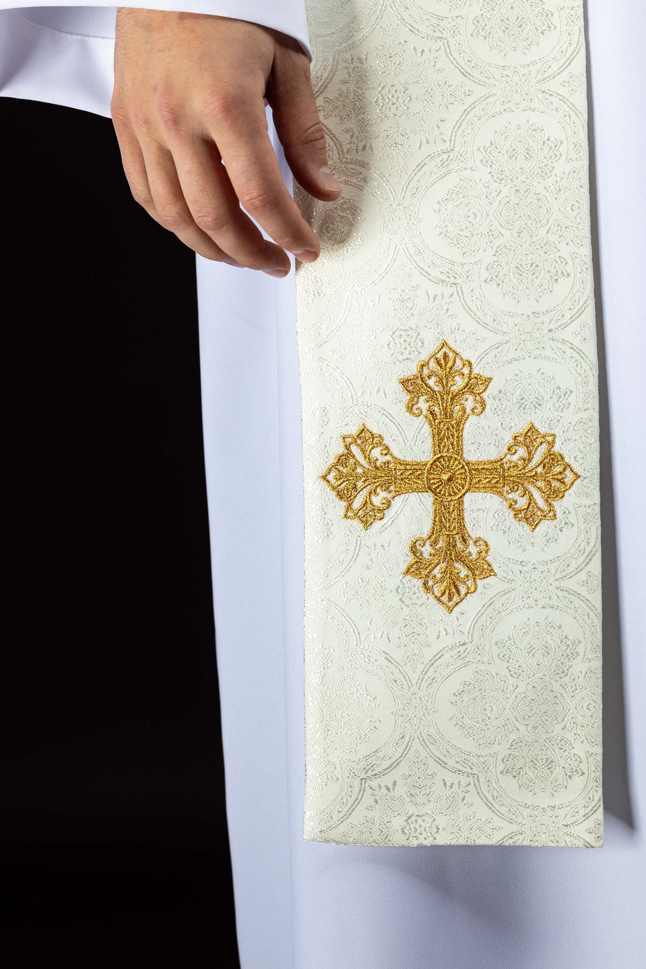 Ecru jacquard stole embroidered with a cross motif KST/967/05/11 - CHASUBLES.COM