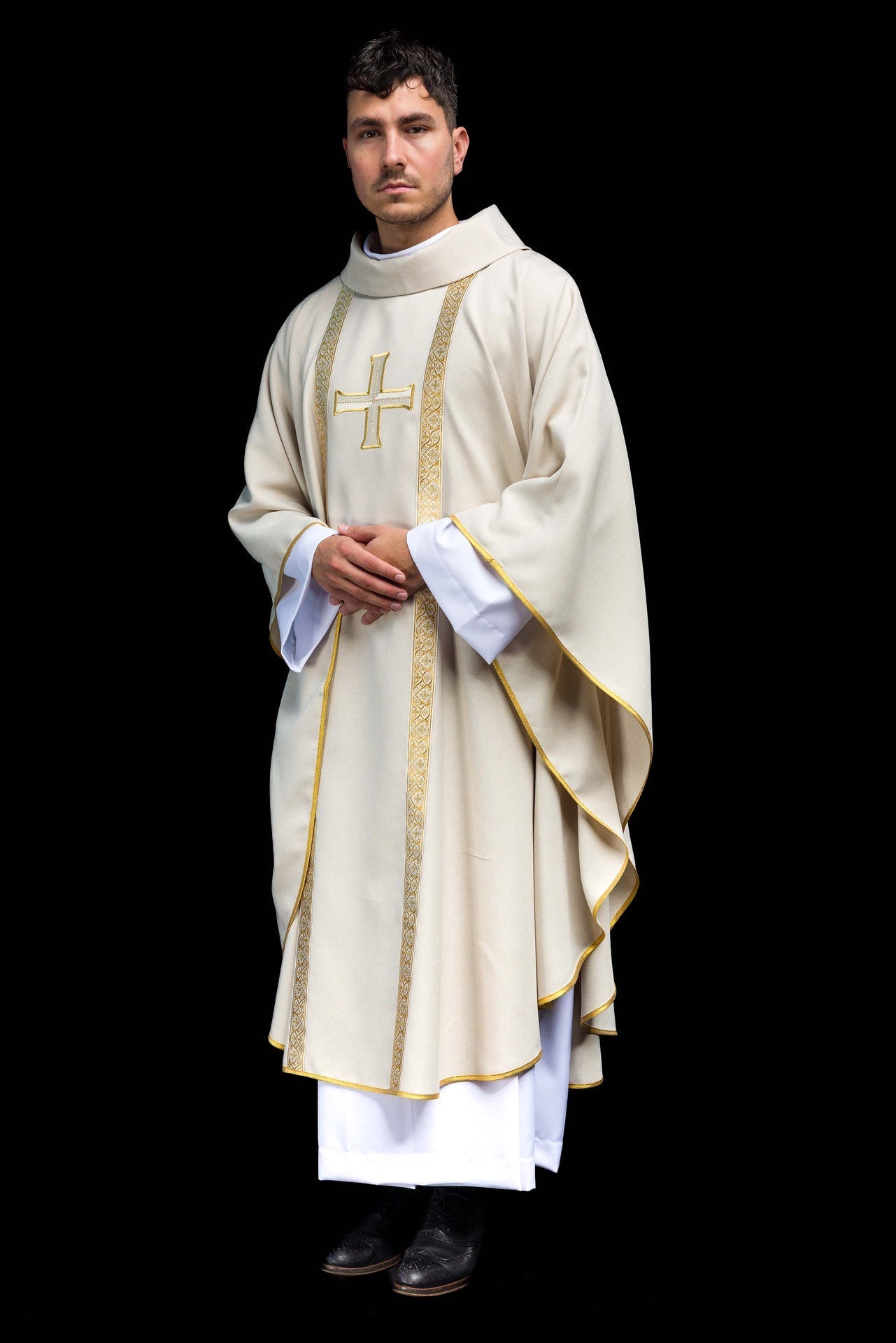 Ecru liturgical chasuble with embroidered cross and jacquard bands KOR/975/05/70 - CHASUBLES.COM