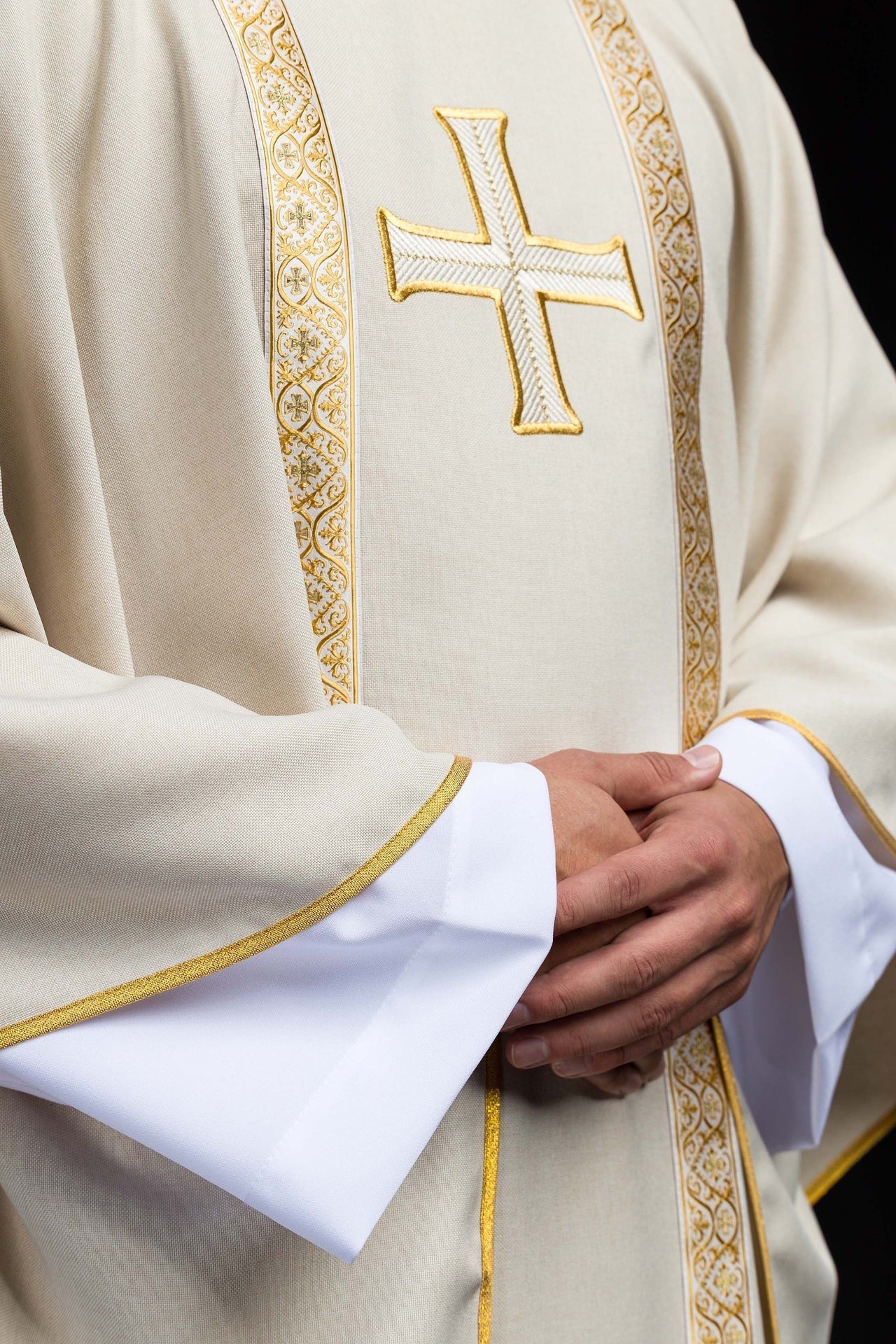 Ecru liturgical chasuble with embroidered cross and jacquard bands KOR/975/05/70 - CHASUBLES.COM