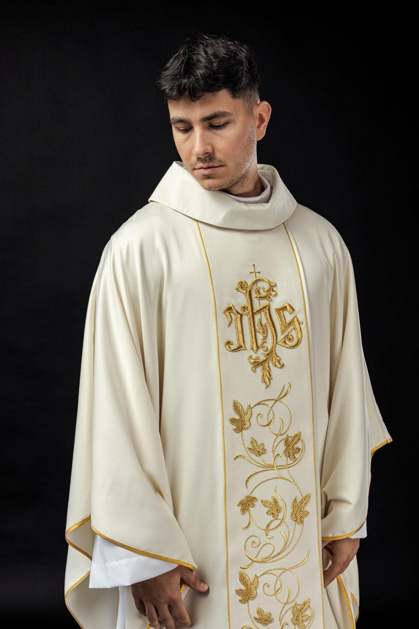 Ecru liturgical chasuble with richly decorated belt with floral motif and IHS S - 7051 - 05 - 53 - HAFTINAUSA.COM