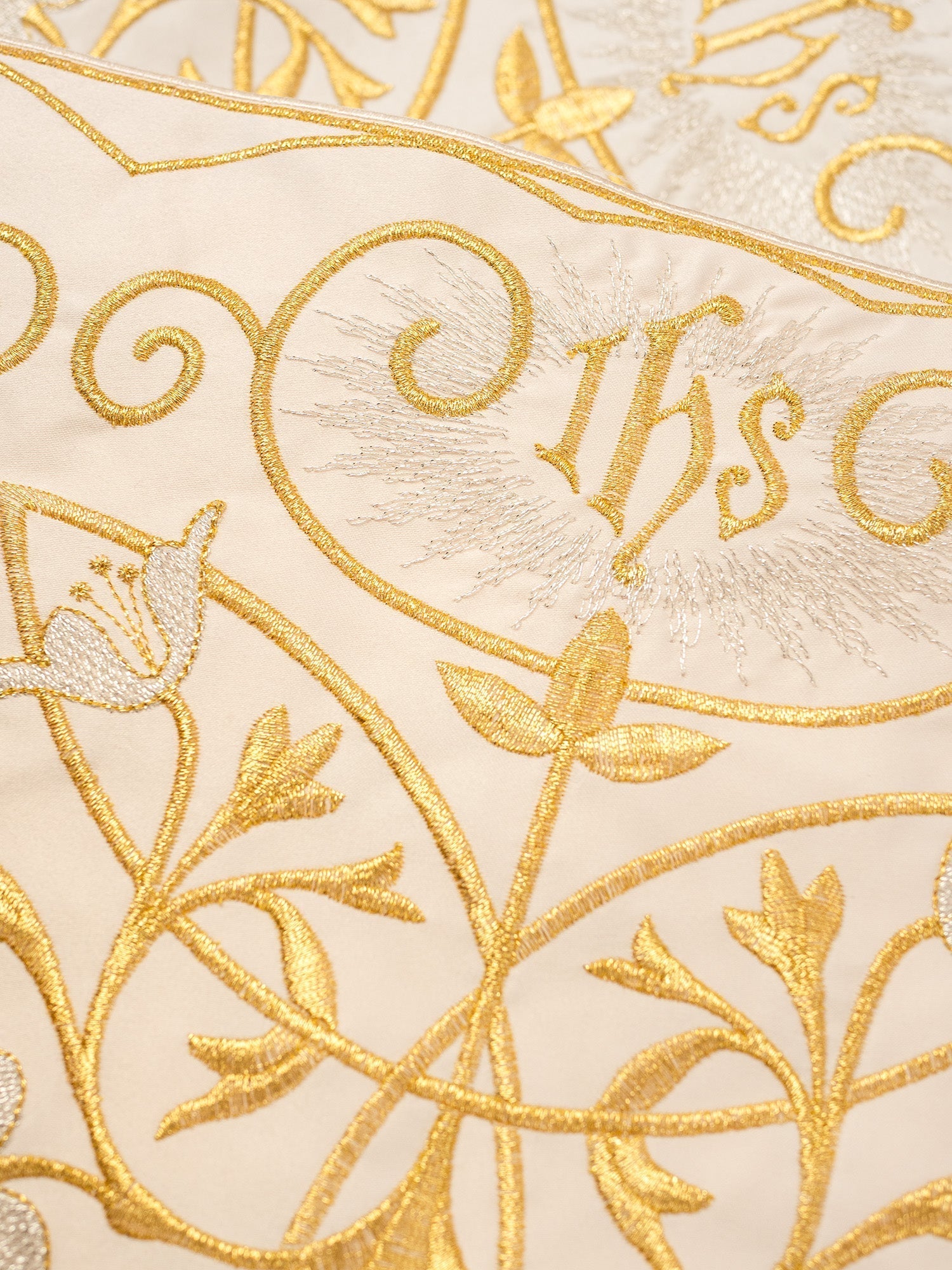 Ecru liturgical superfrontal with gold IHS embroidery KOM/037/05 27cm 3,5m - HAFTINAUSA.COM