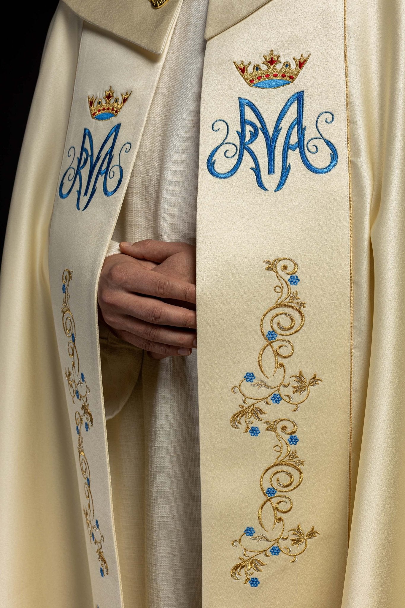 Ecru Marian embroidered cope KKP/127/05/20 ECRU SAT. POMPON 145cm - CHASUBLES.COM