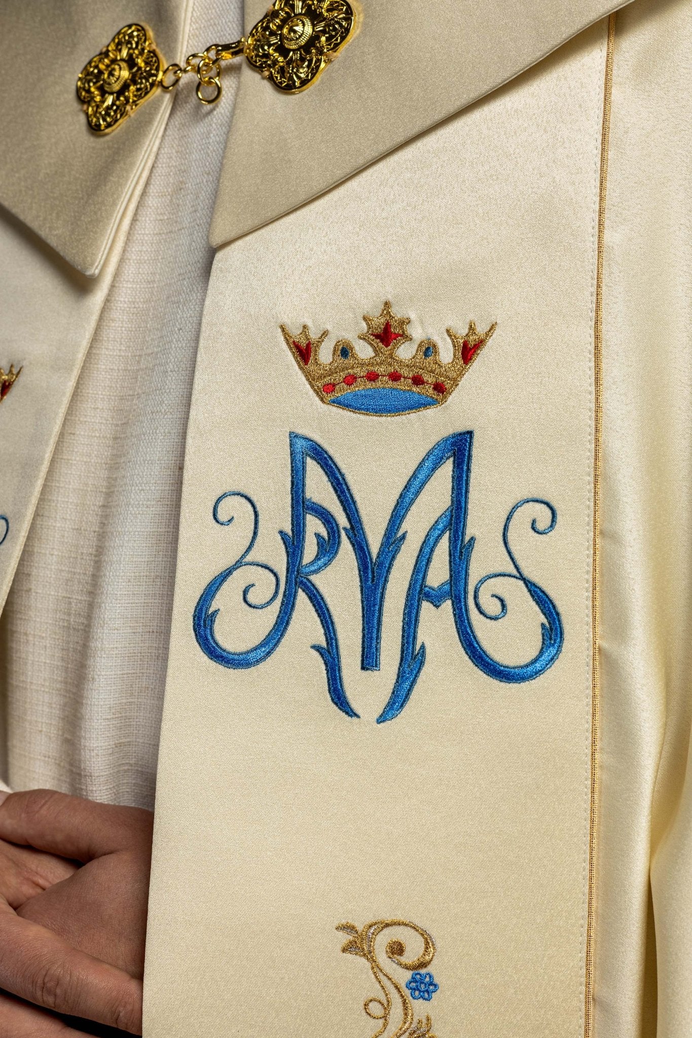 Ecru Marian embroidered cope KKP/127/05/20 ECRU SAT. POMPON 145cm - CHASUBLES.COM