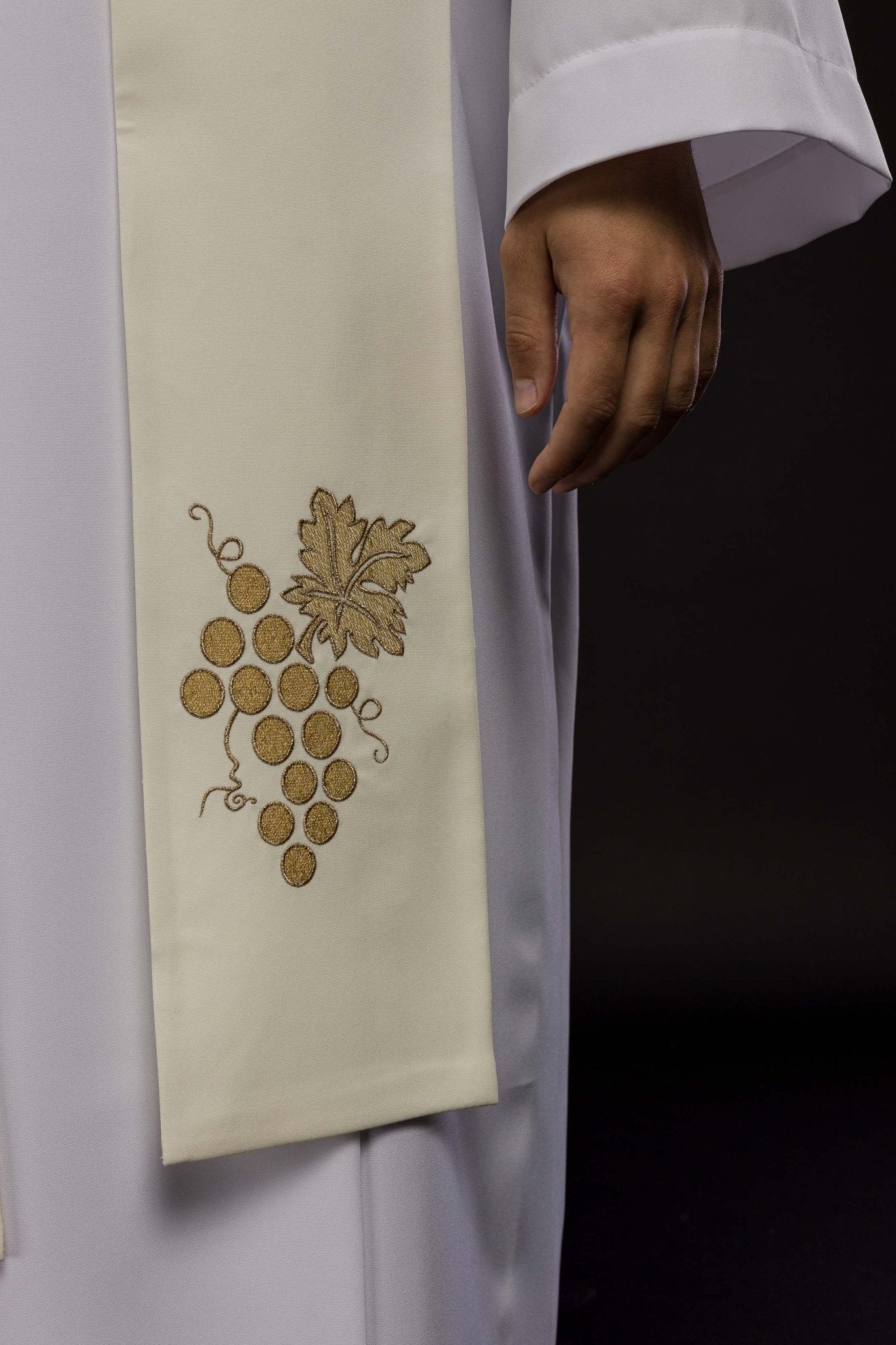 Ecru priestly stole embroidered with IHS and grapes KST/068/05/01 ECRU - HAFTINAUSA.COM