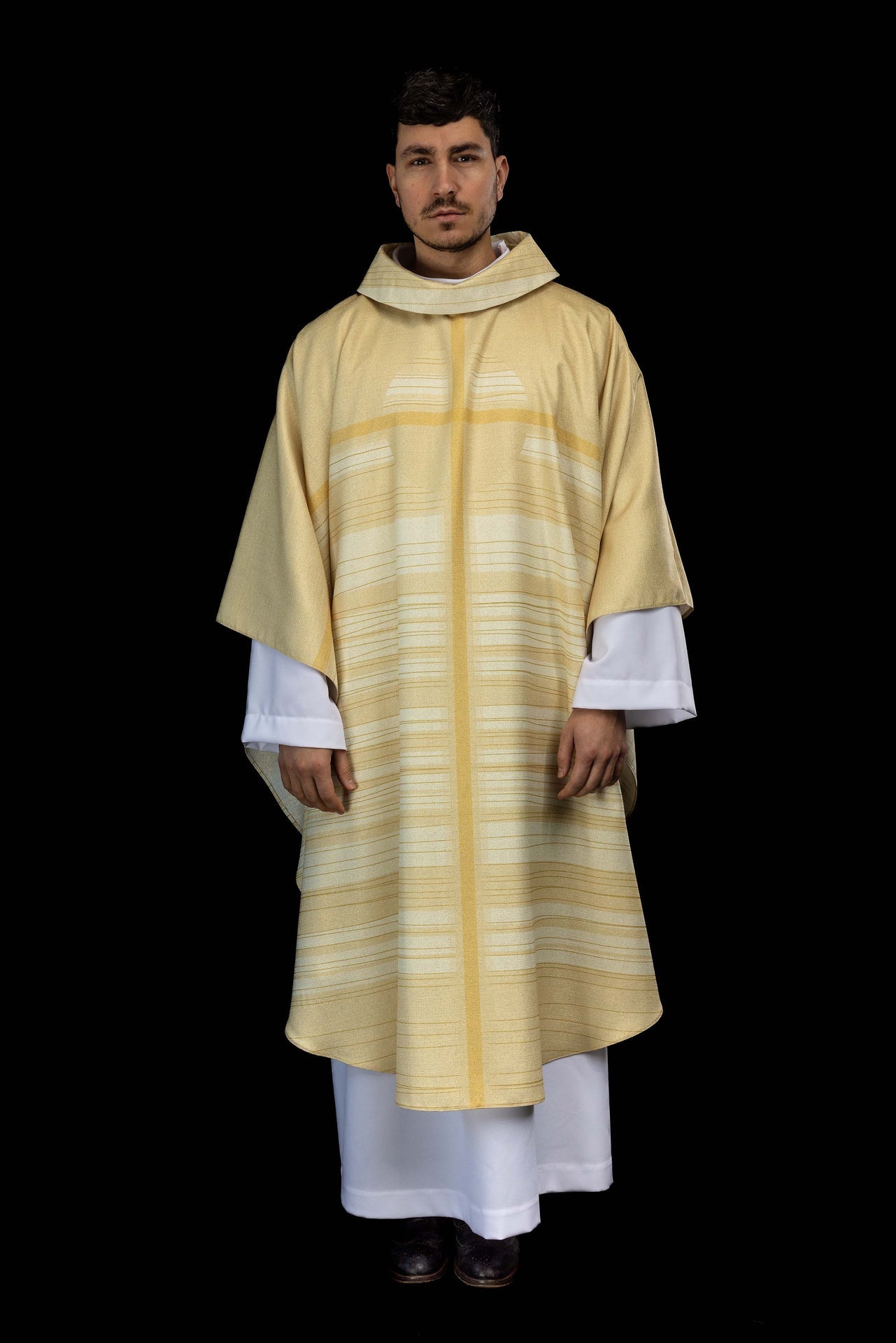 Ecru printed chasuble with a cross motif KOD/7010/05/40 - CHASUBLES.COM