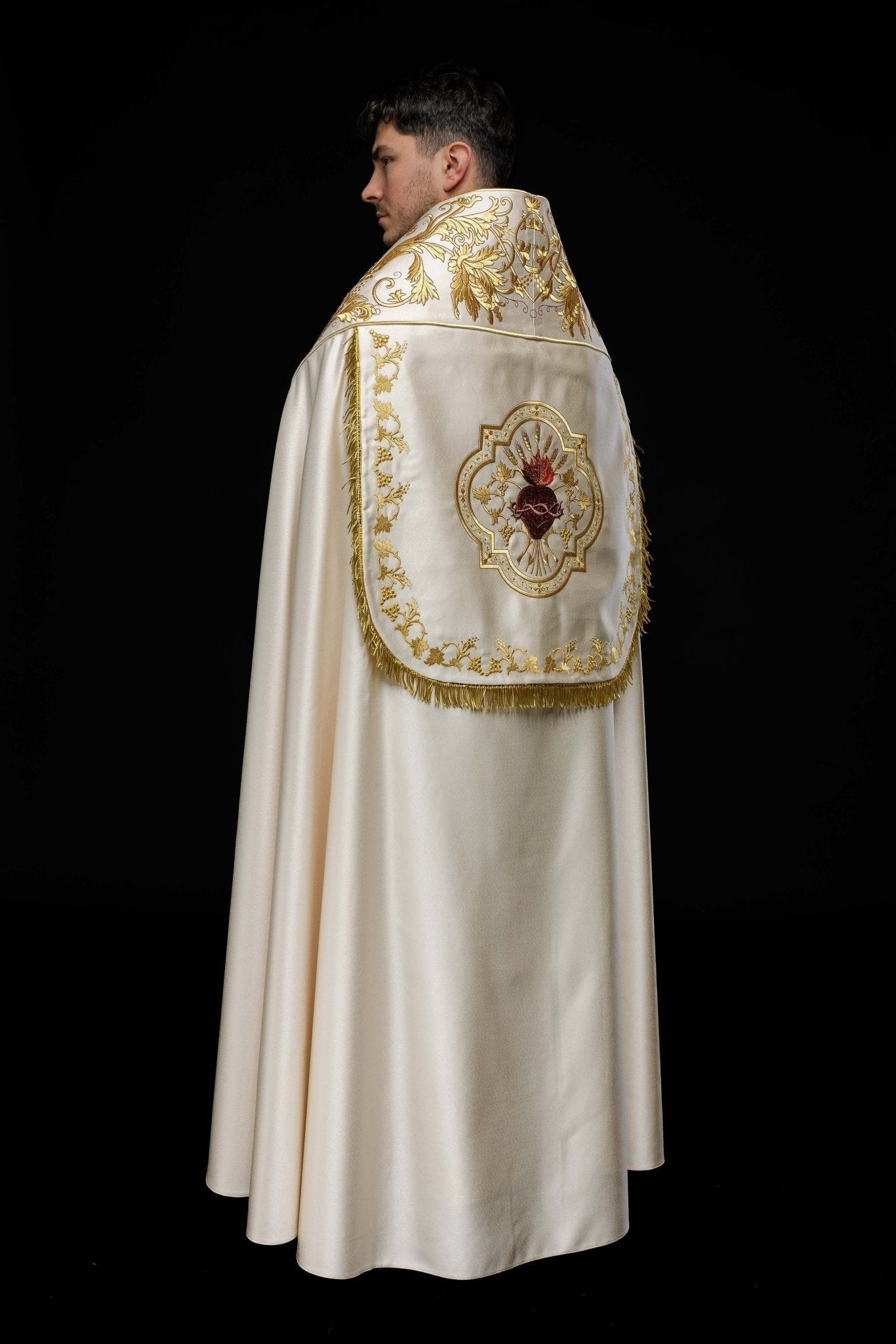 Ecru satin Roman cape with embroidered heart of Jesus KKP/026/05/20 145 cm - HAFTINAUSA.COM