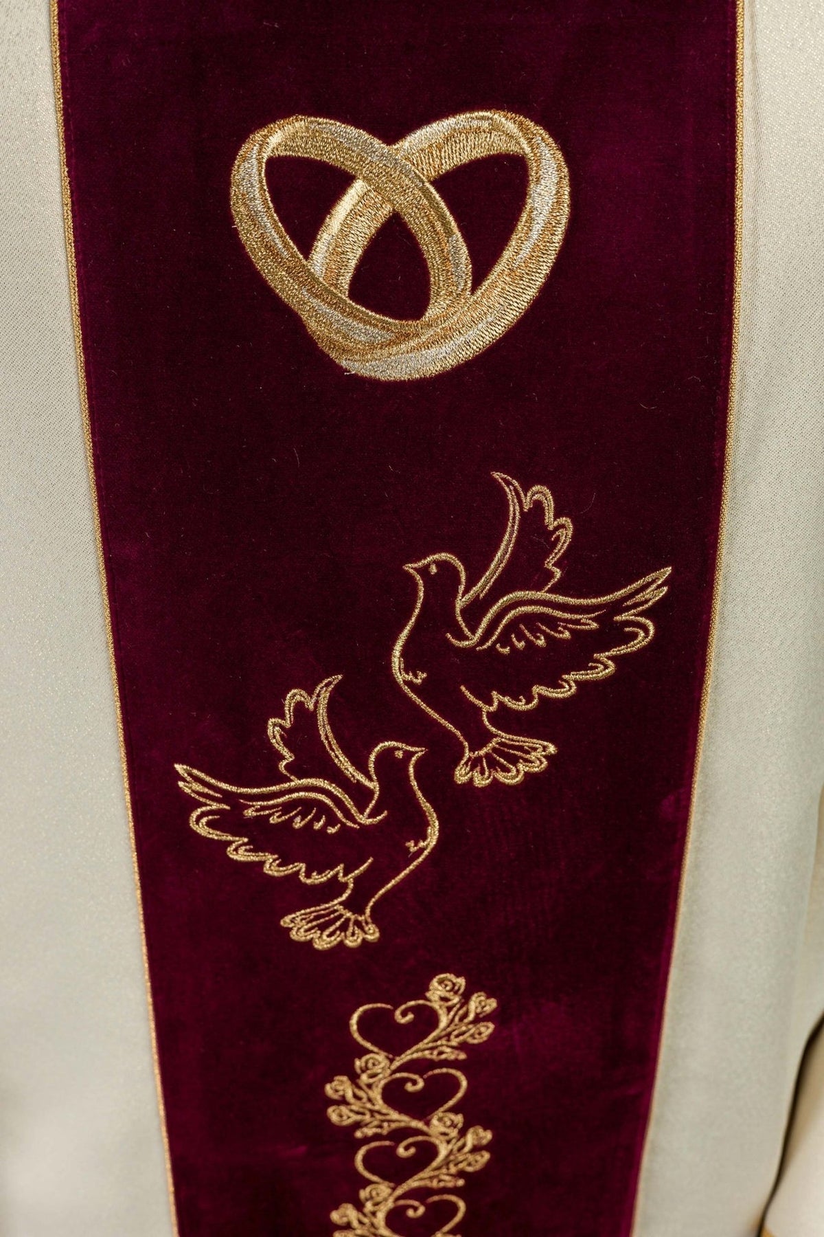 Ecru Wedding Chasuble with a Red Velvet Panel KOR/283/05/54/PA ECRU - CHASUBLES.COM