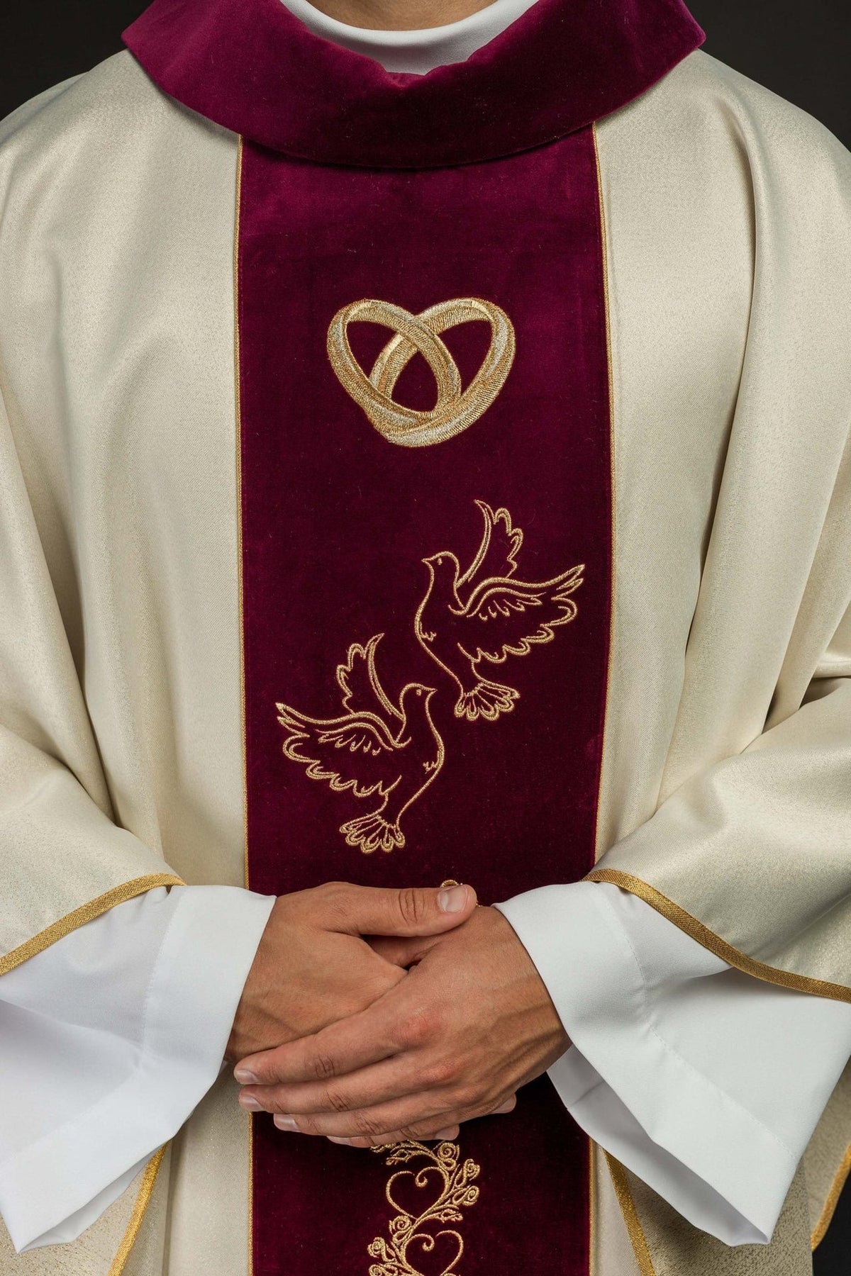 Ecru Wedding Chasuble with a Red Velvet Panel KOR/283/05/54/PA ECRU - CHASUBLES.COM