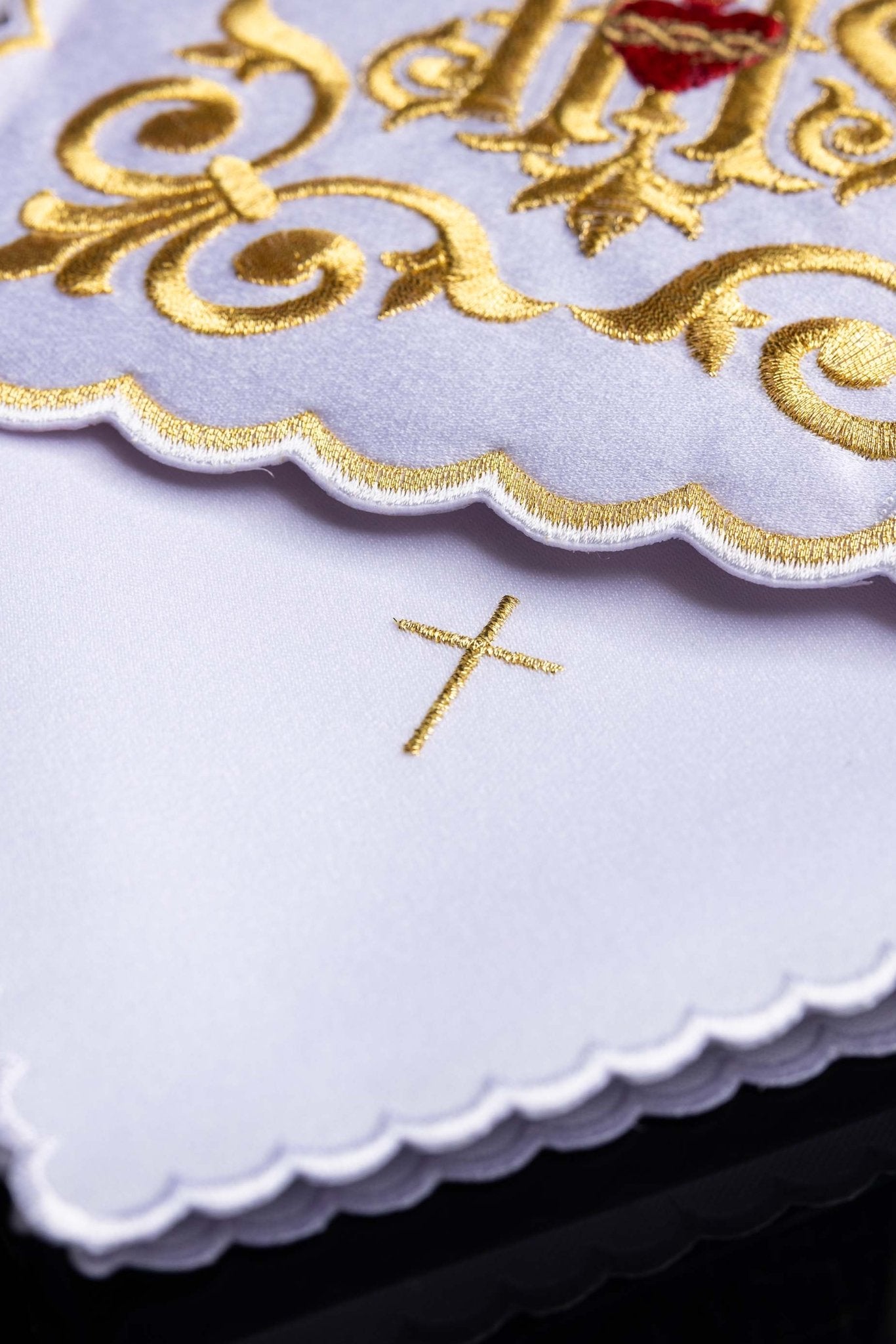 Elaborately Decorated Chalice Linens with IHS Embroidery KK/146 - CHASUBLES.COM