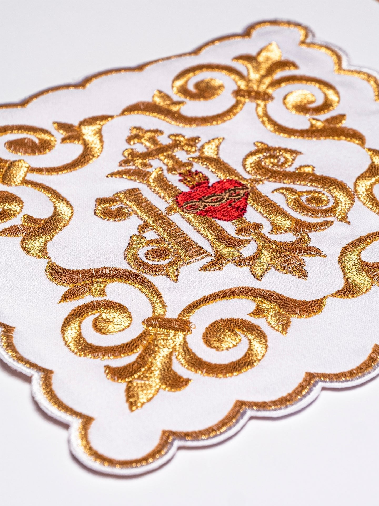 Elaborately Decorated Chalice Linens with IHS Embroidery KK/146 - HAFTINAUSA.COM