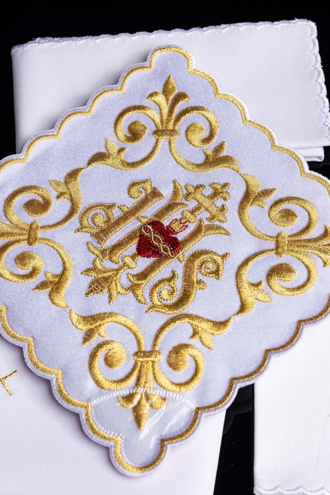 Elaborately Decorated Chalice Linens with IHS Embroidery KK/146 - CHASUBLES.COM