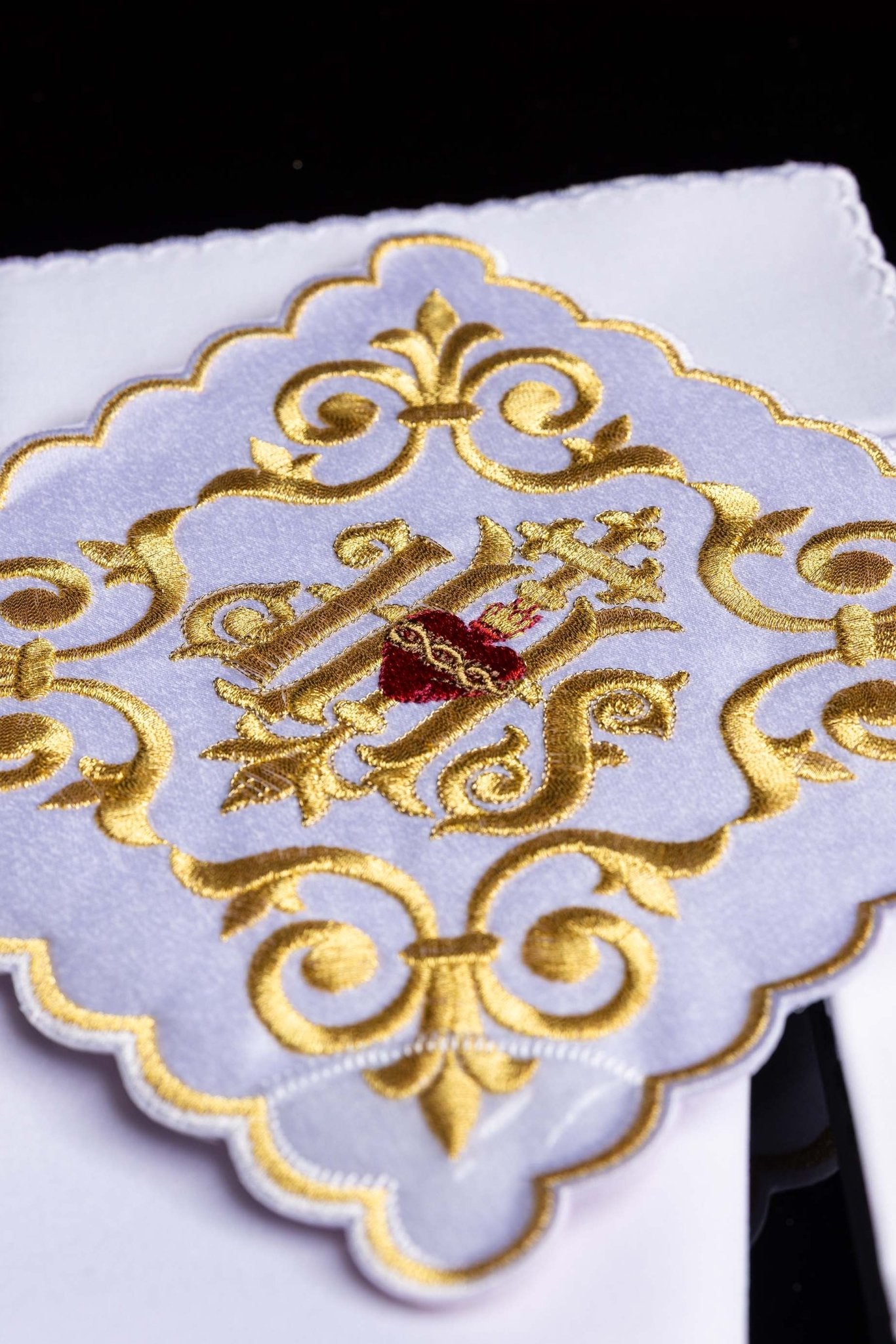 Elaborately Decorated Chalice Linens with IHS Embroidery KK/146 - CHASUBLES.COM