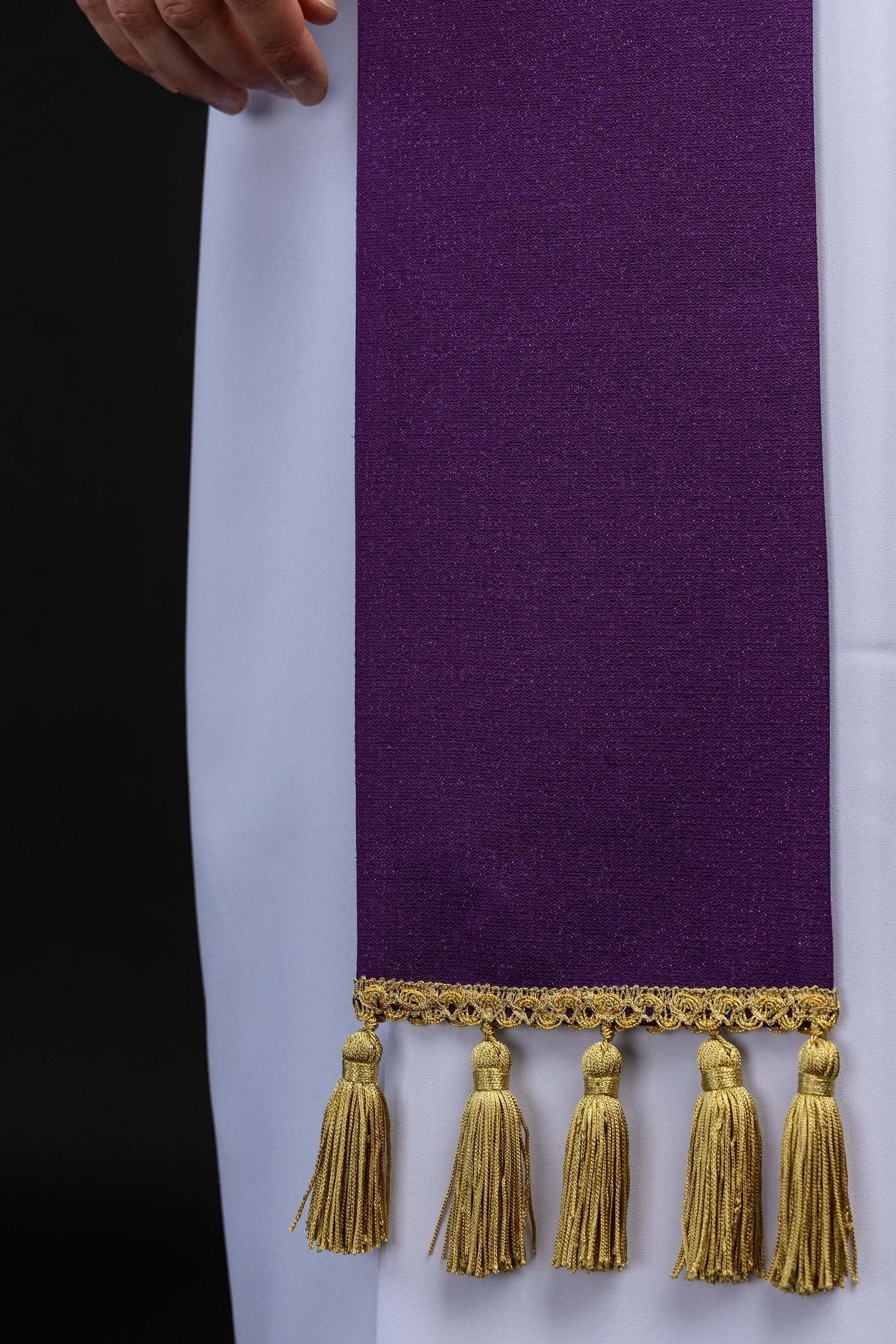 Embroidered Advent stole sewn from shiny fabric S-2076-03-103 - CHASUBLES.COM