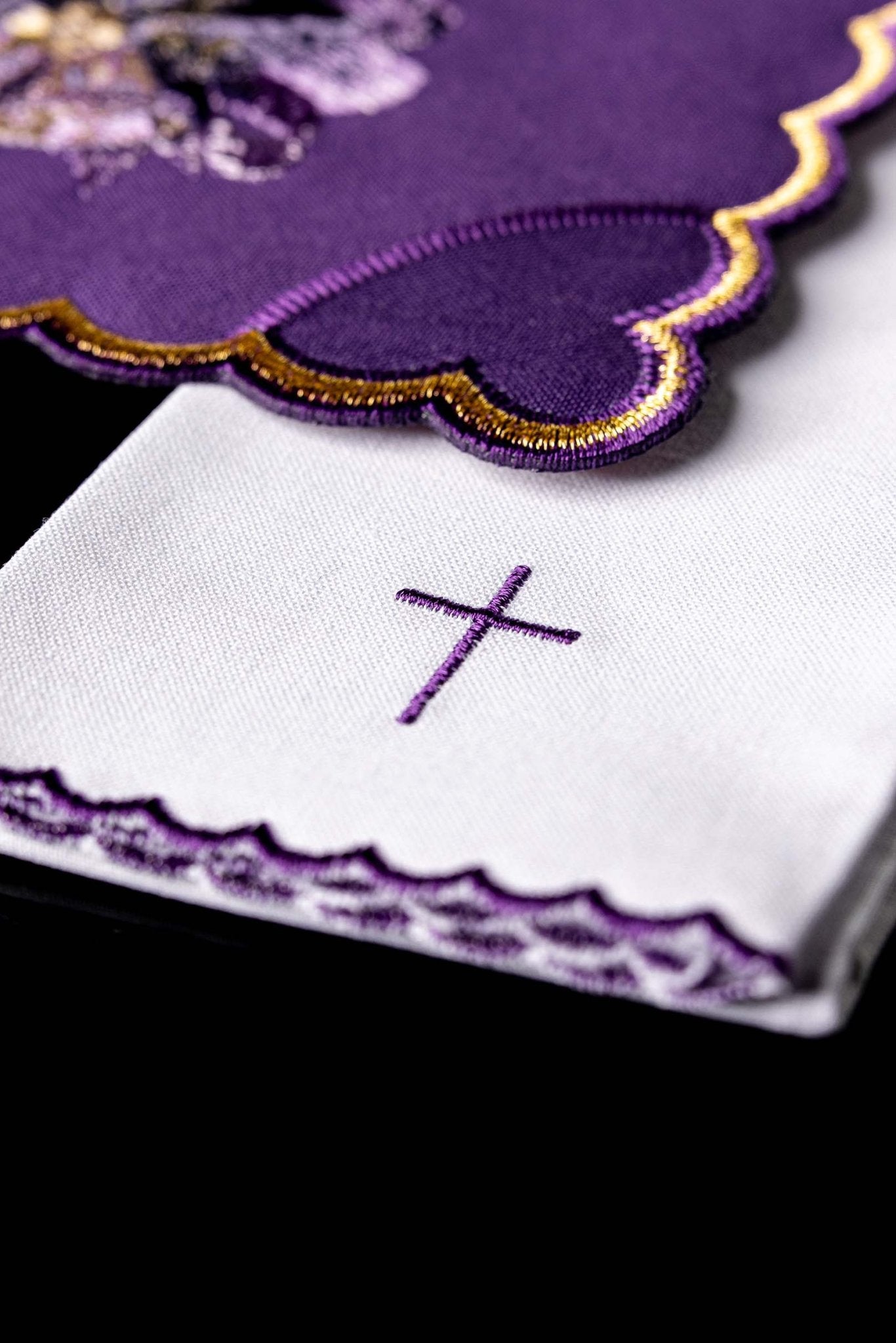 Embroidered altar linen KK/169 KK/169 - CHASUBLES.COM