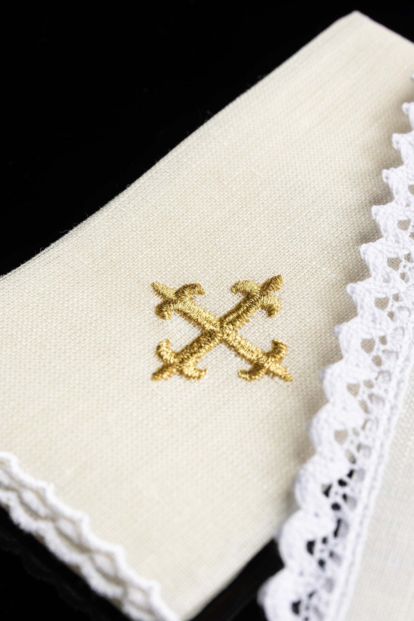 Embroidered altar linen KKL/167 KKL/167 - CHASUBLES.COM