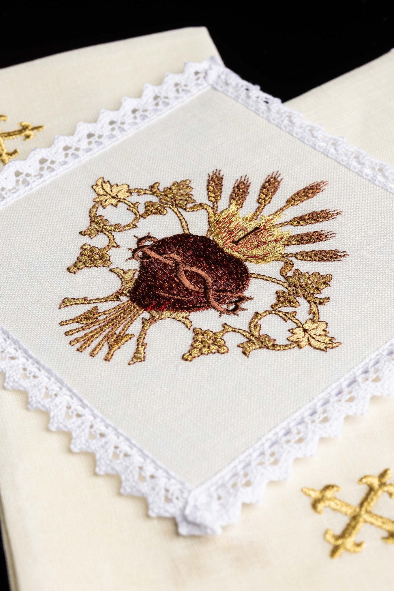 Embroidered altar linen KKL/167 KKL/167 - CHASUBLES.COM