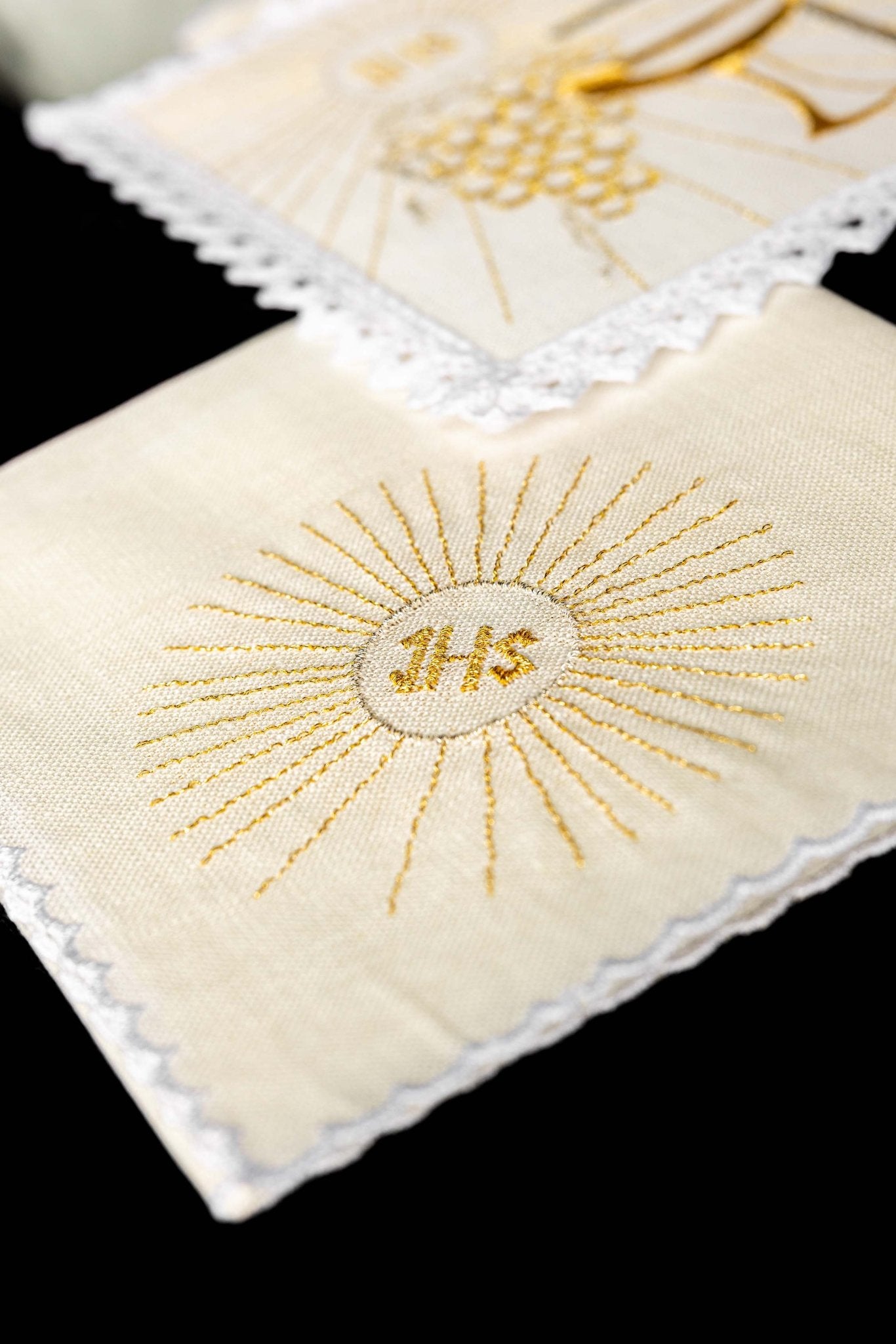 Embroidered altar linens set with Eucharistic motifs KKL/091 - CHASUBLES.COM