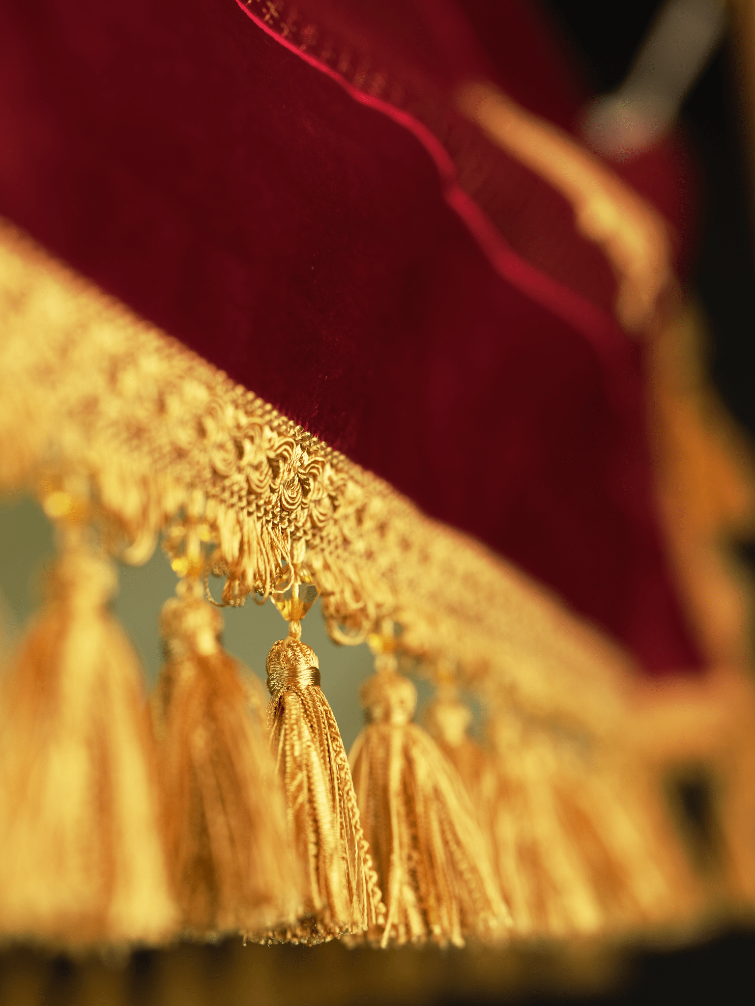 Embroidered canopy on burgundy velvet LE/0030/05/20/PA 130*160 - HAFTINAUSA.COM