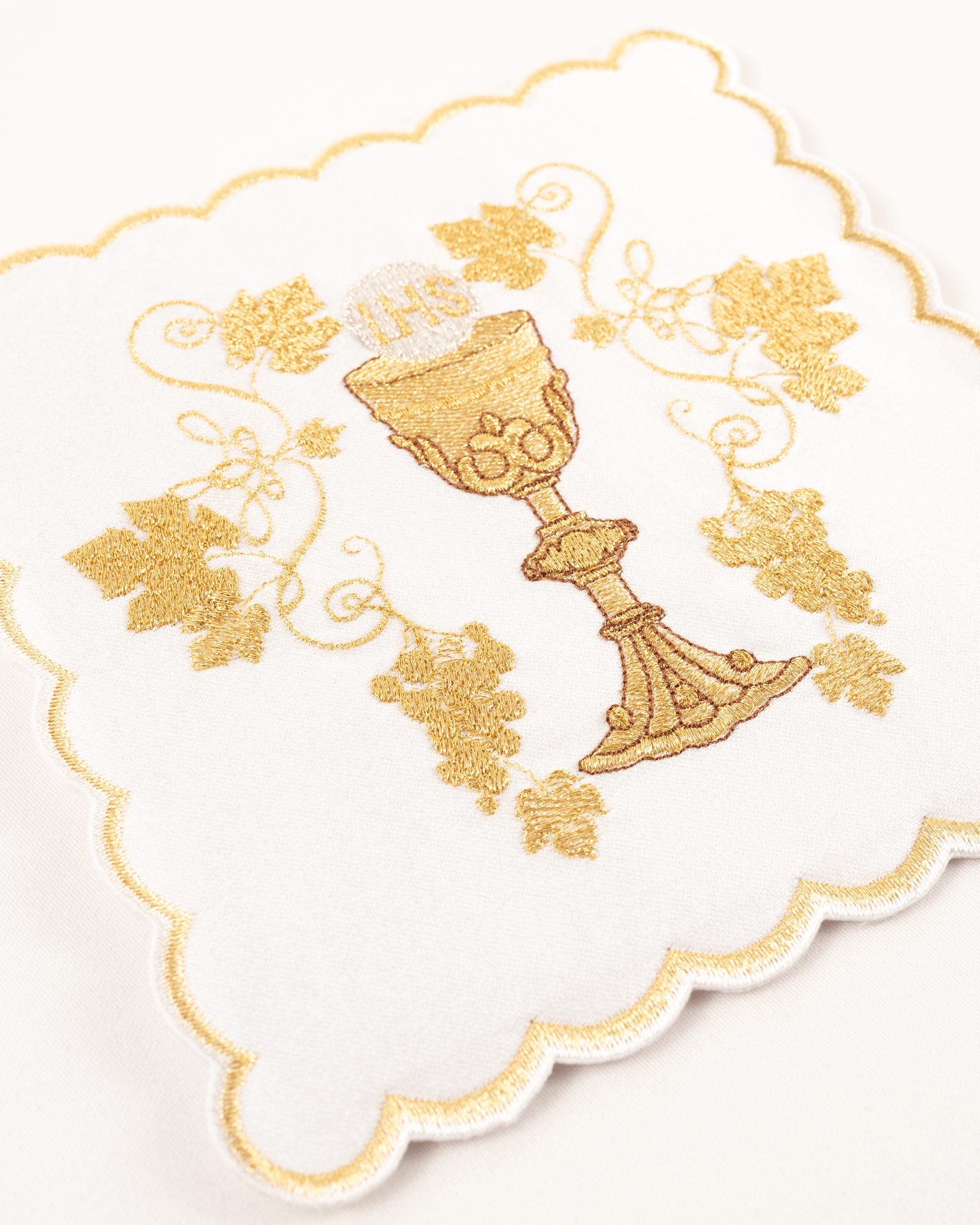 Embroidered chalice linens set with a chalice motif KDT/5020/04 - CHASUBLES.COM