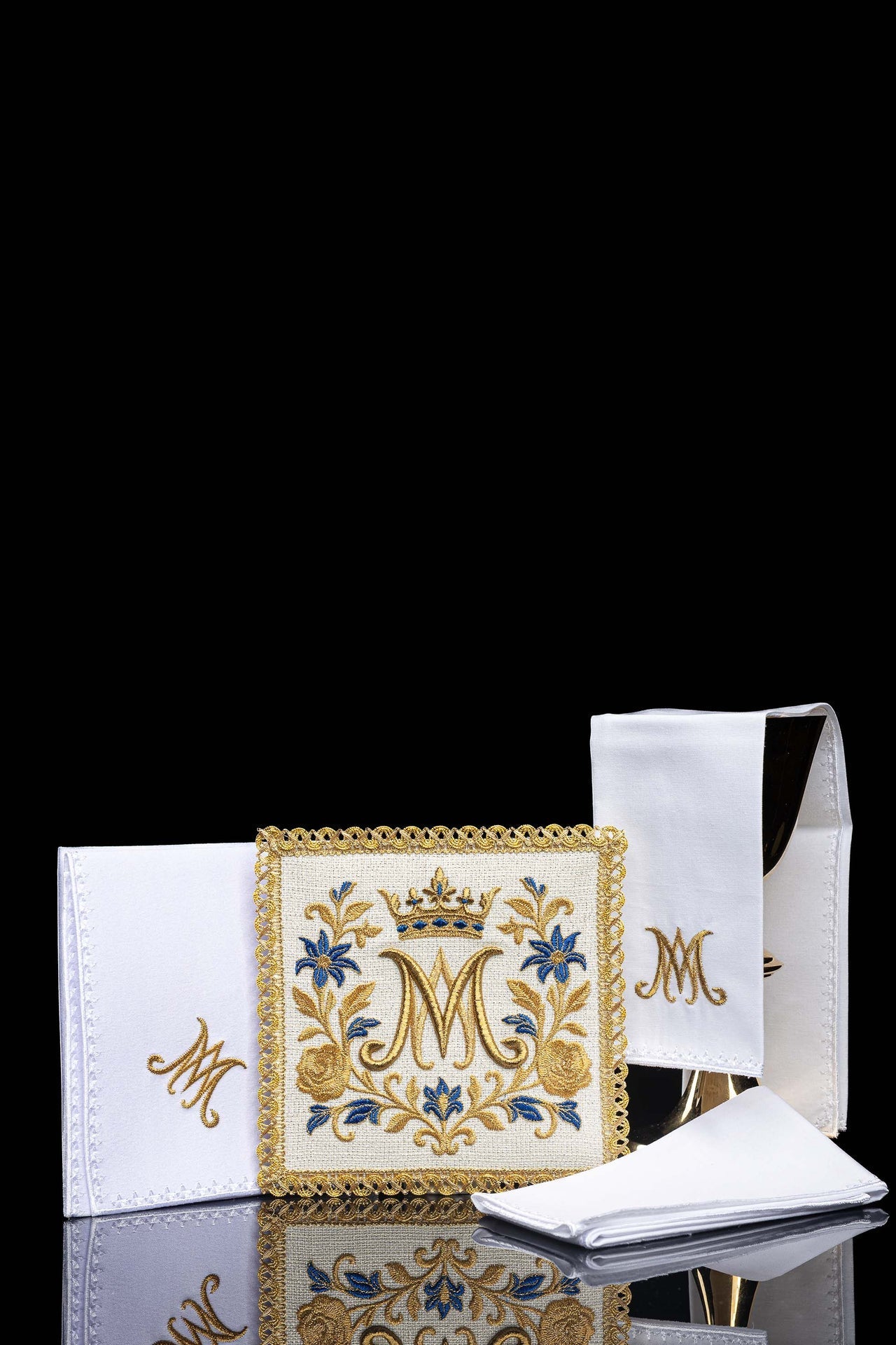 Embroidered chalice linens set with a Marian symbol LE/5045 - CHASUBLES.COM