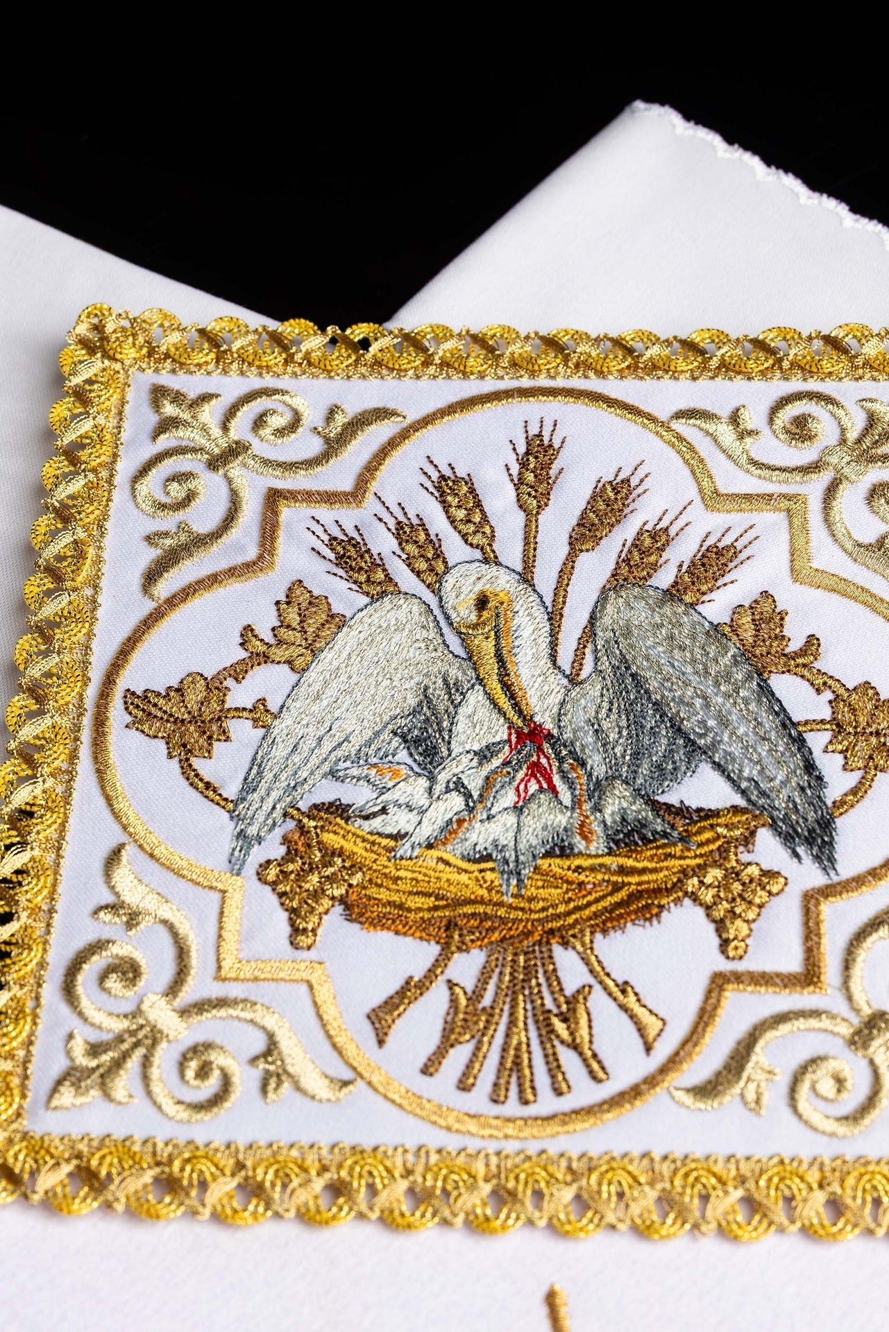 Embroidered chalice linens set with a pelican motif KK/5008 - CHASUBLES.COM