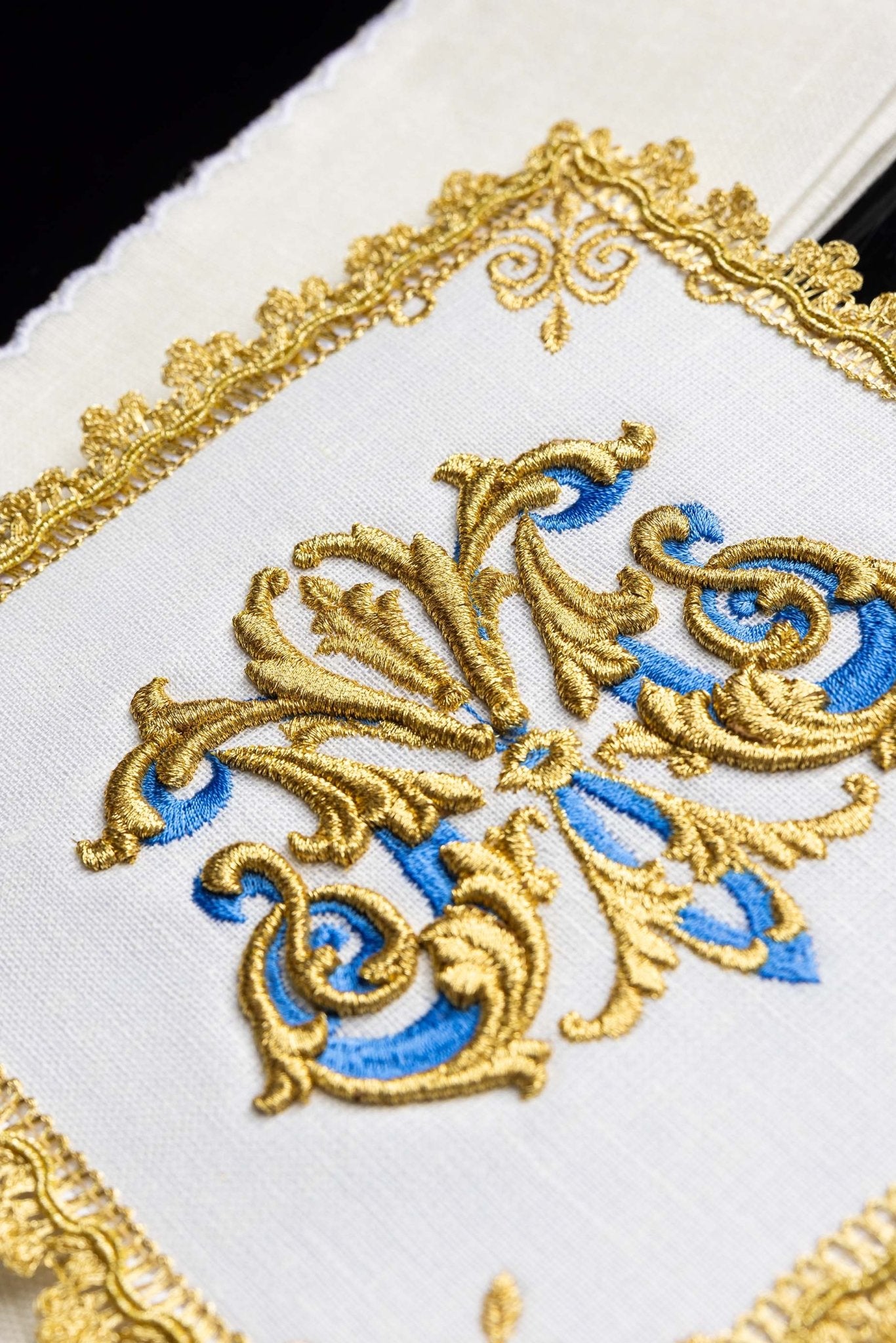 Embroidered Chalice Linens with pall and Marian Symbol HA/5014 - CHASUBLES.COM