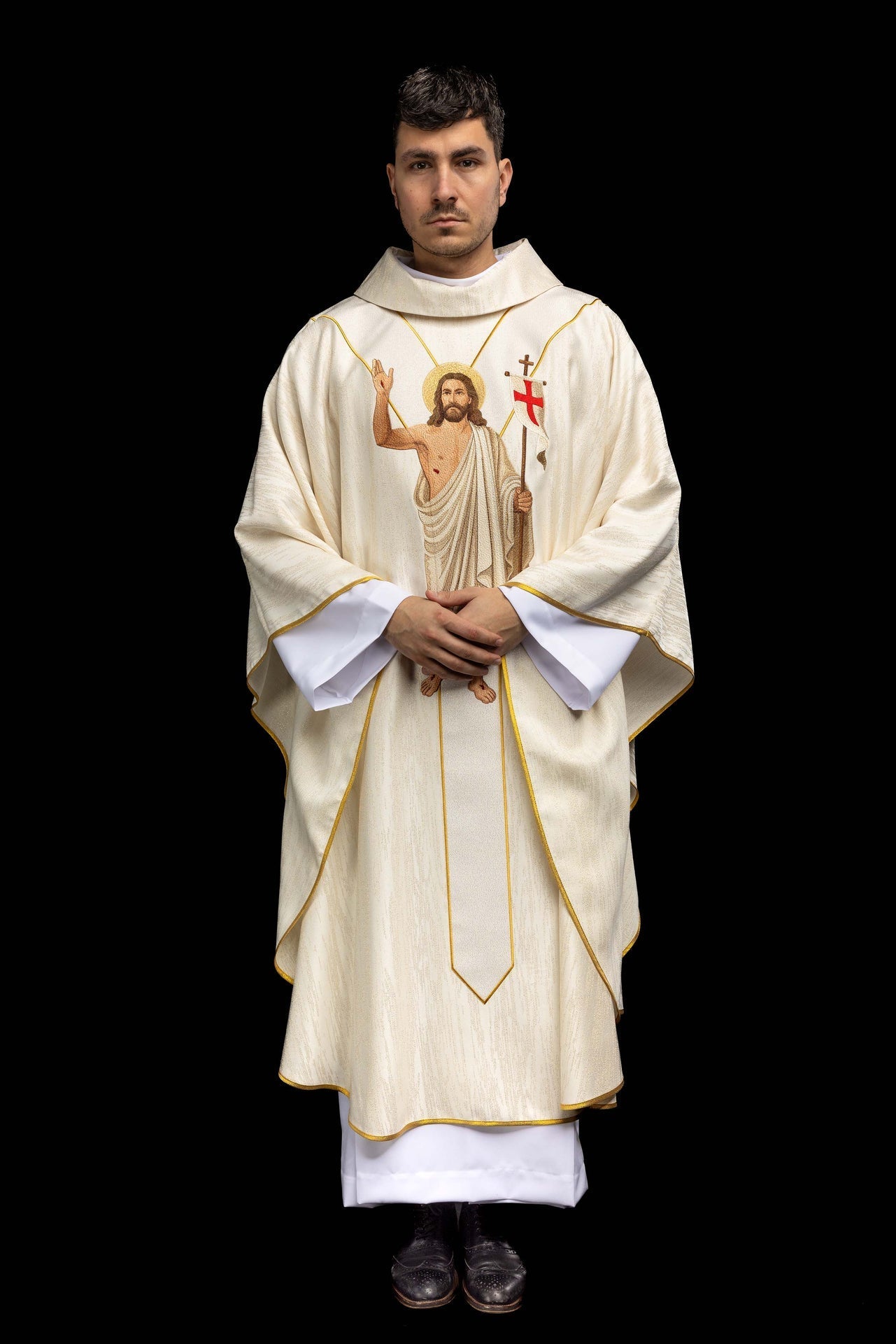 Embroidered chasuble featuring the image of the Risen Jesus and the Paschal Lamb KOW2/044/05/99 - CHASUBLES.COM