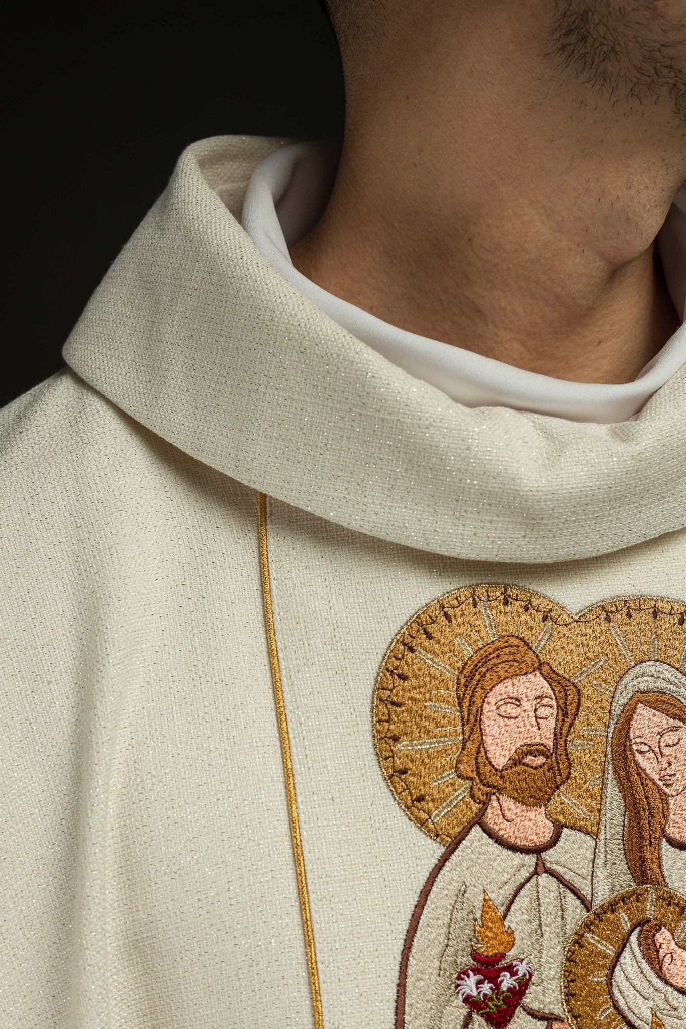 Embroidered chasuble for Christmas with the image of the Holy Family KOR/292/05/71 - CHASUBLES.COM