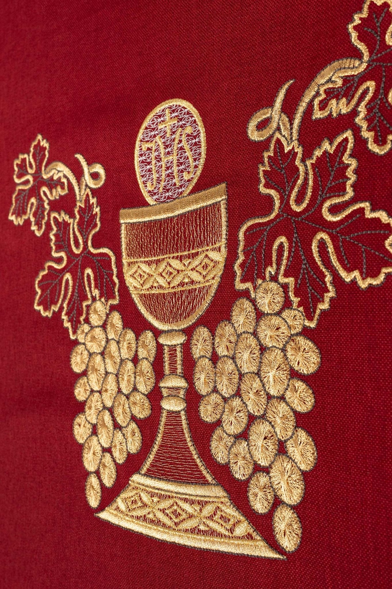 Embroidered chasuble – Red Chalice and Grapevine motif KDT/7022/02/70 CZERWONY - CHASUBLES.COM