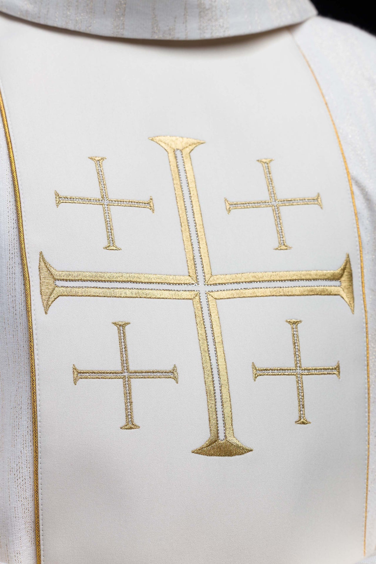 Embroidered Chasuble with Band and Jerusalem Crosses – Ecru KOR/972/05/99 - CHASUBLES.COM
