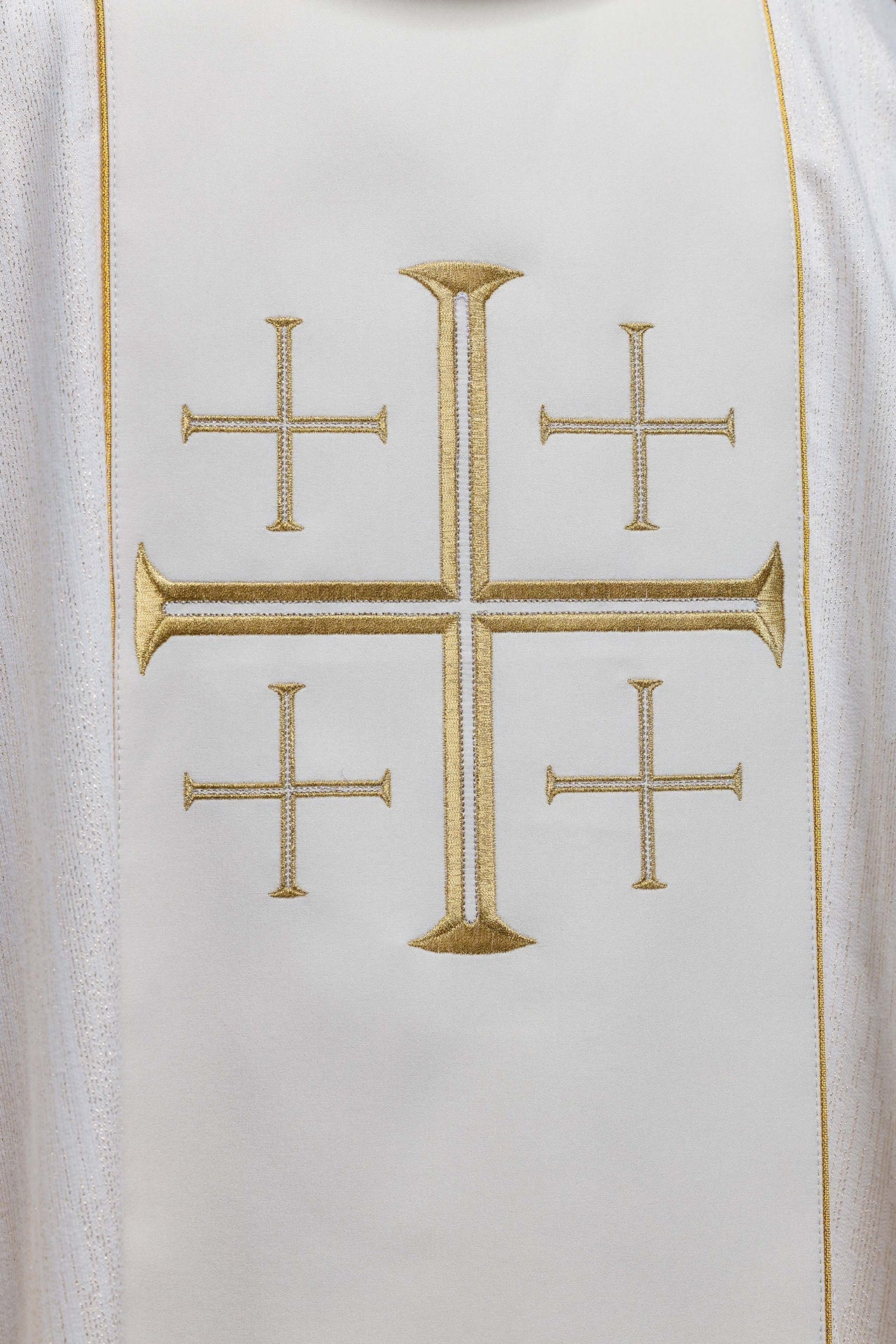 Embroidered Chasuble with Band and Jerusalem Crosses – Ecru KOR/972/05/99 - CHASUBLES.COM
