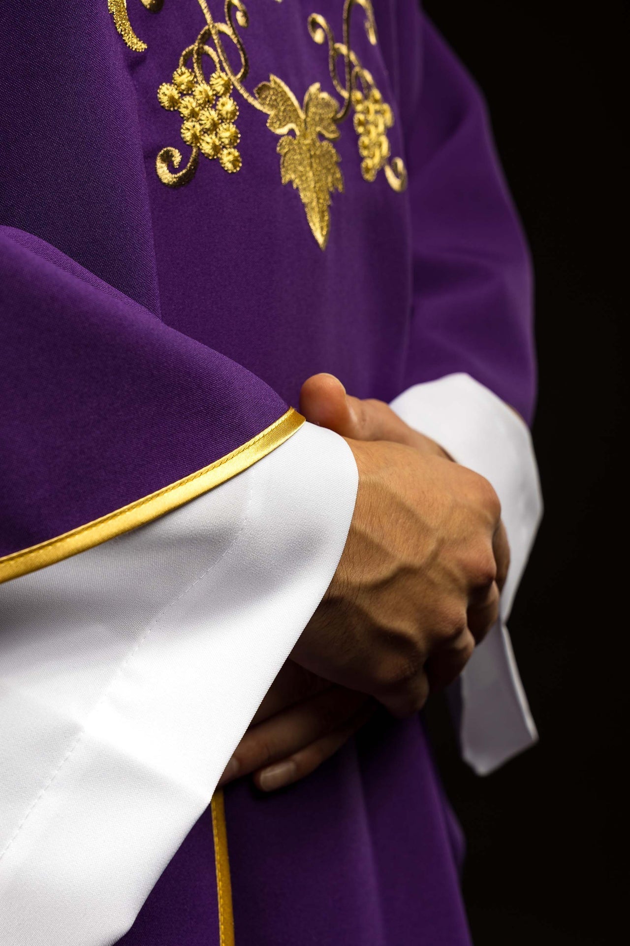 Embroidered chasuble with cross symbol and wide collar purple KOK/001/03/12/KARO - CHASUBLES.COM