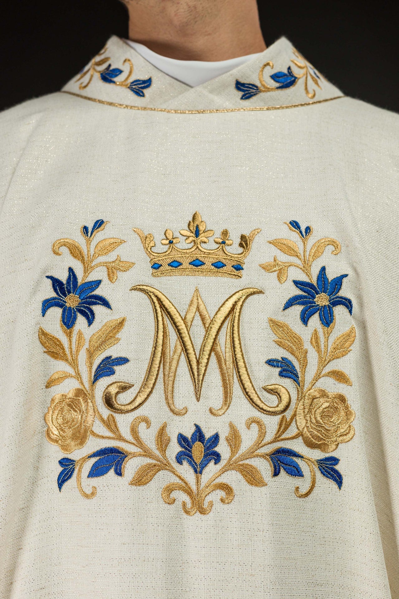 Embroidered Chasuble with Marian Motif in Ecru LE/7045/05 - CHASUBLES.COM