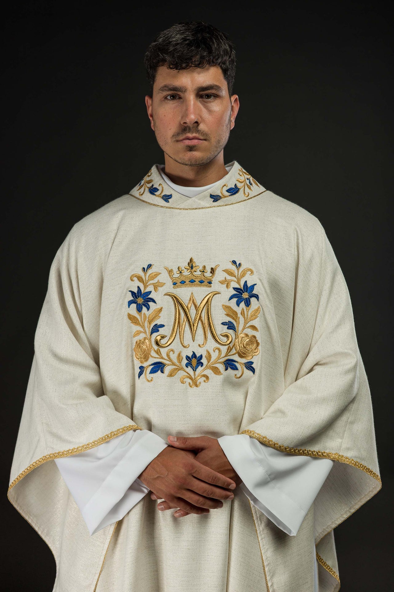 Embroidered Chasuble with Marian Motif in Ecru LE/7045/05 - CHASUBLES.COM