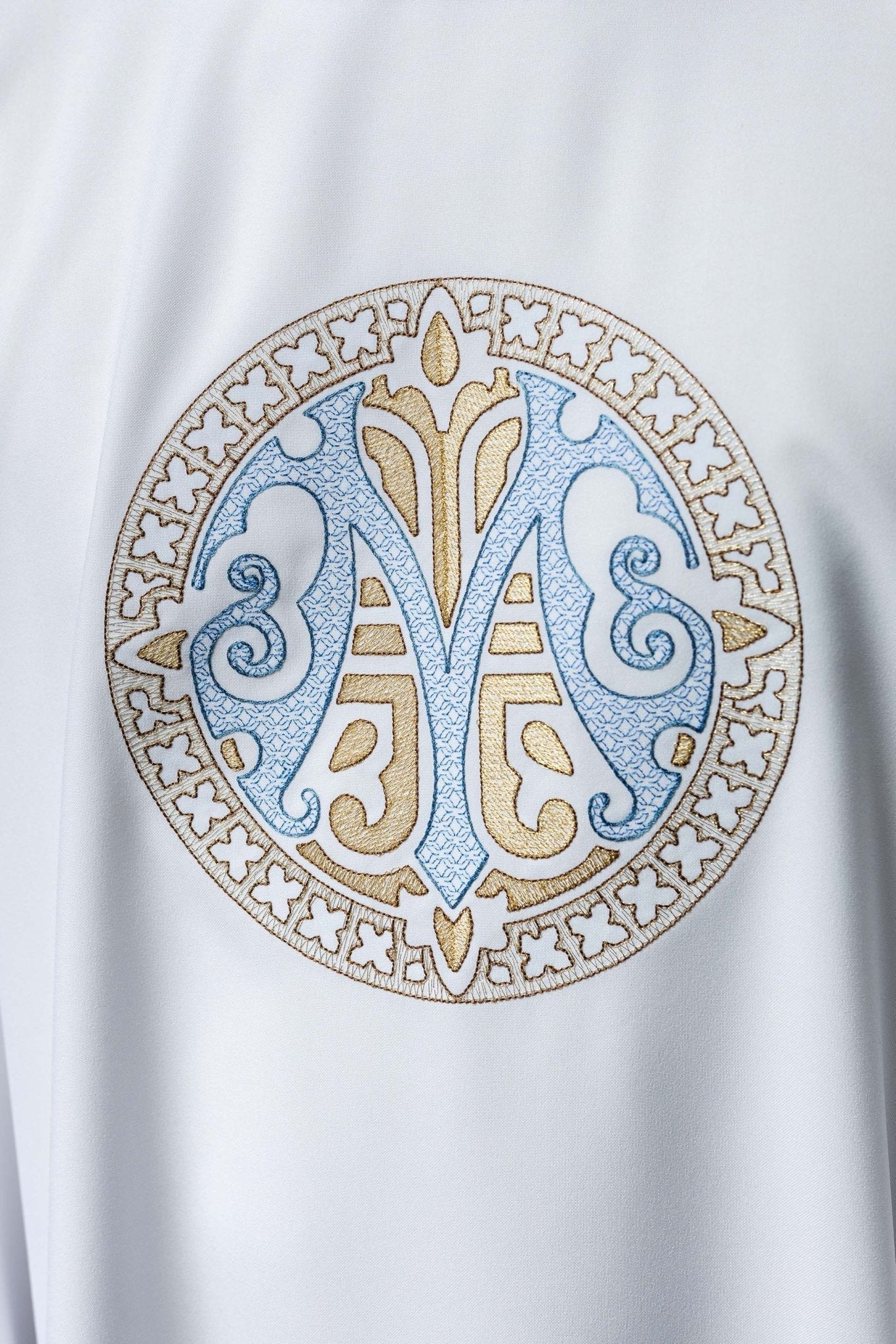 Embroidered chasuble with Marian motif, white KOR/275/04/12 BIAŁY - HAFTINAUSA.COM