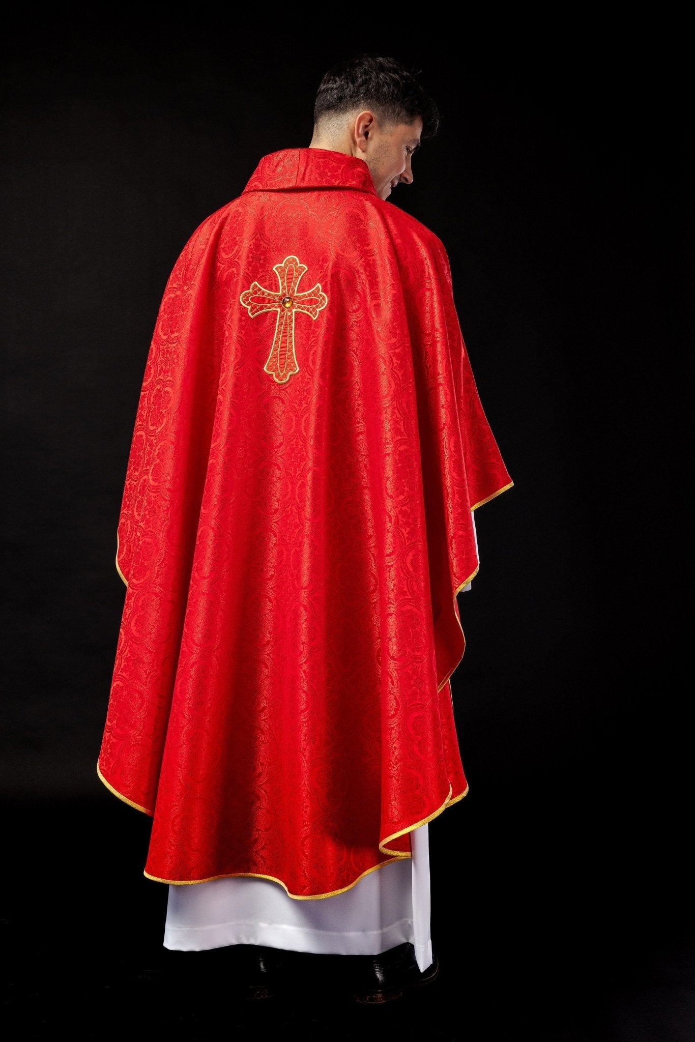 Embroidered chasuble with symbol of the cross Red KOR/227/02/11 - HAFTINAUSA.COM