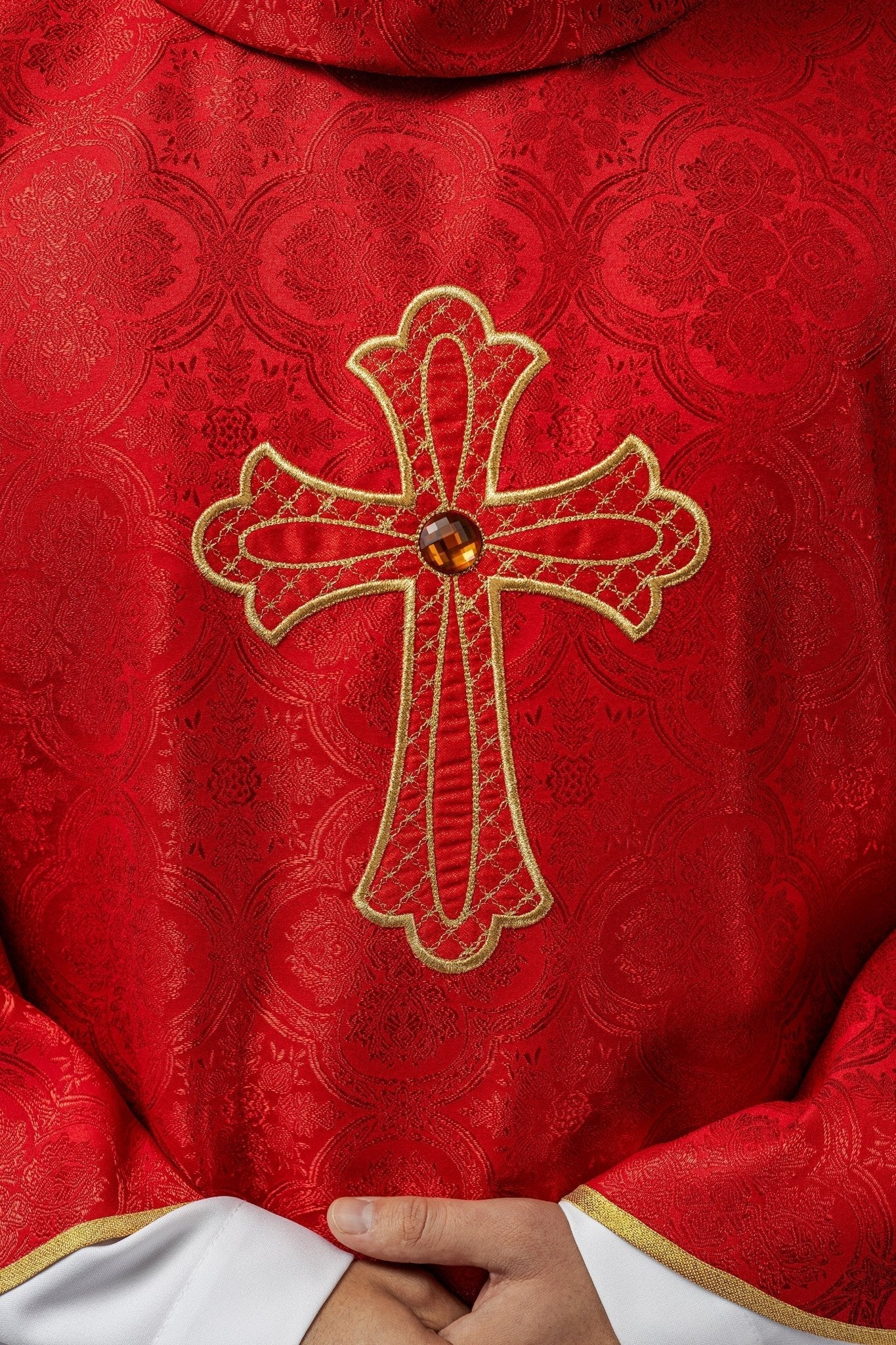 Embroidered chasuble with symbol of the cross Red KOR/227/02/11 - HAFTINAUSA.COM