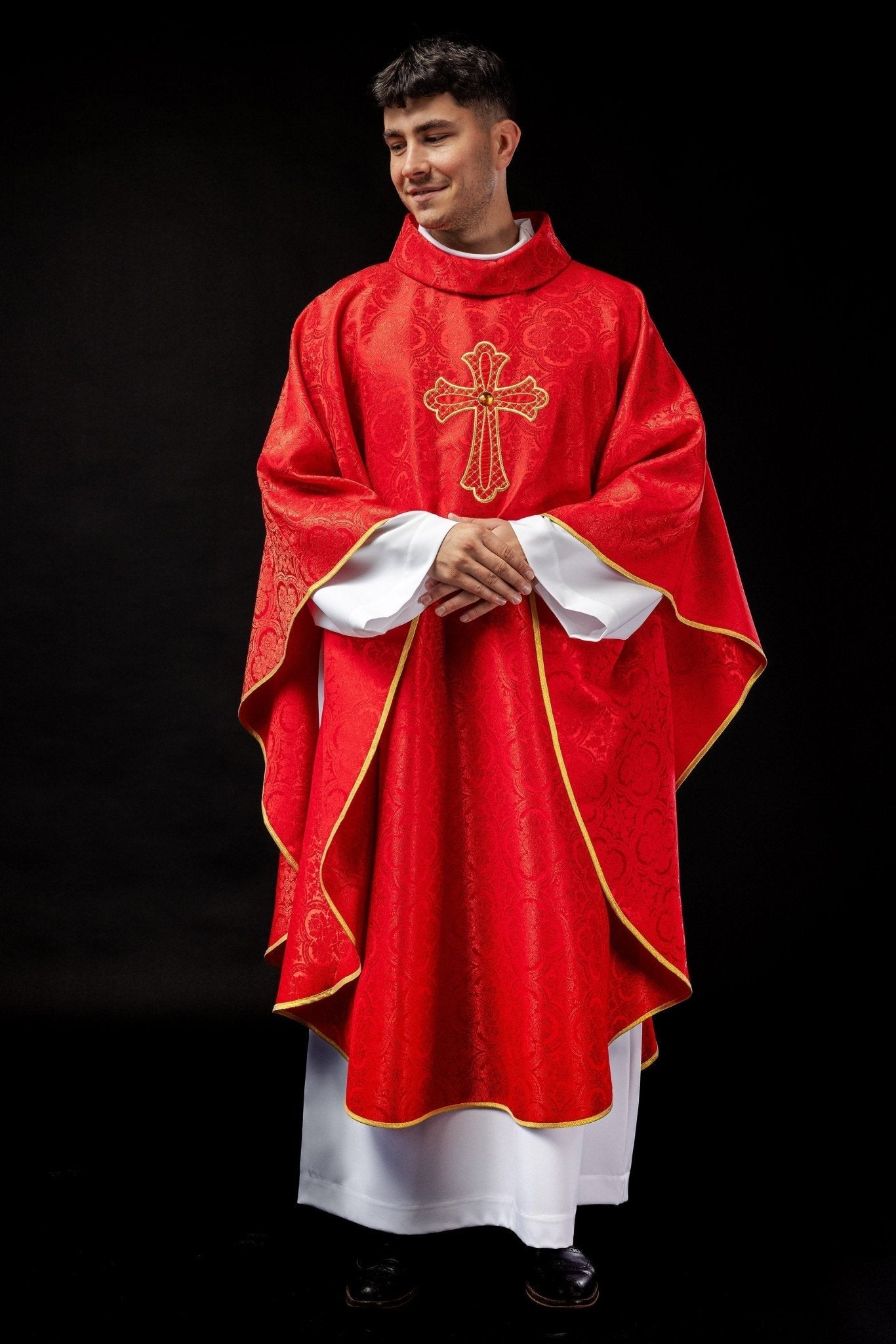Embroidered chasuble with symbol of the cross Red KOR/227/02/11 - HAFTINAUSA.COM