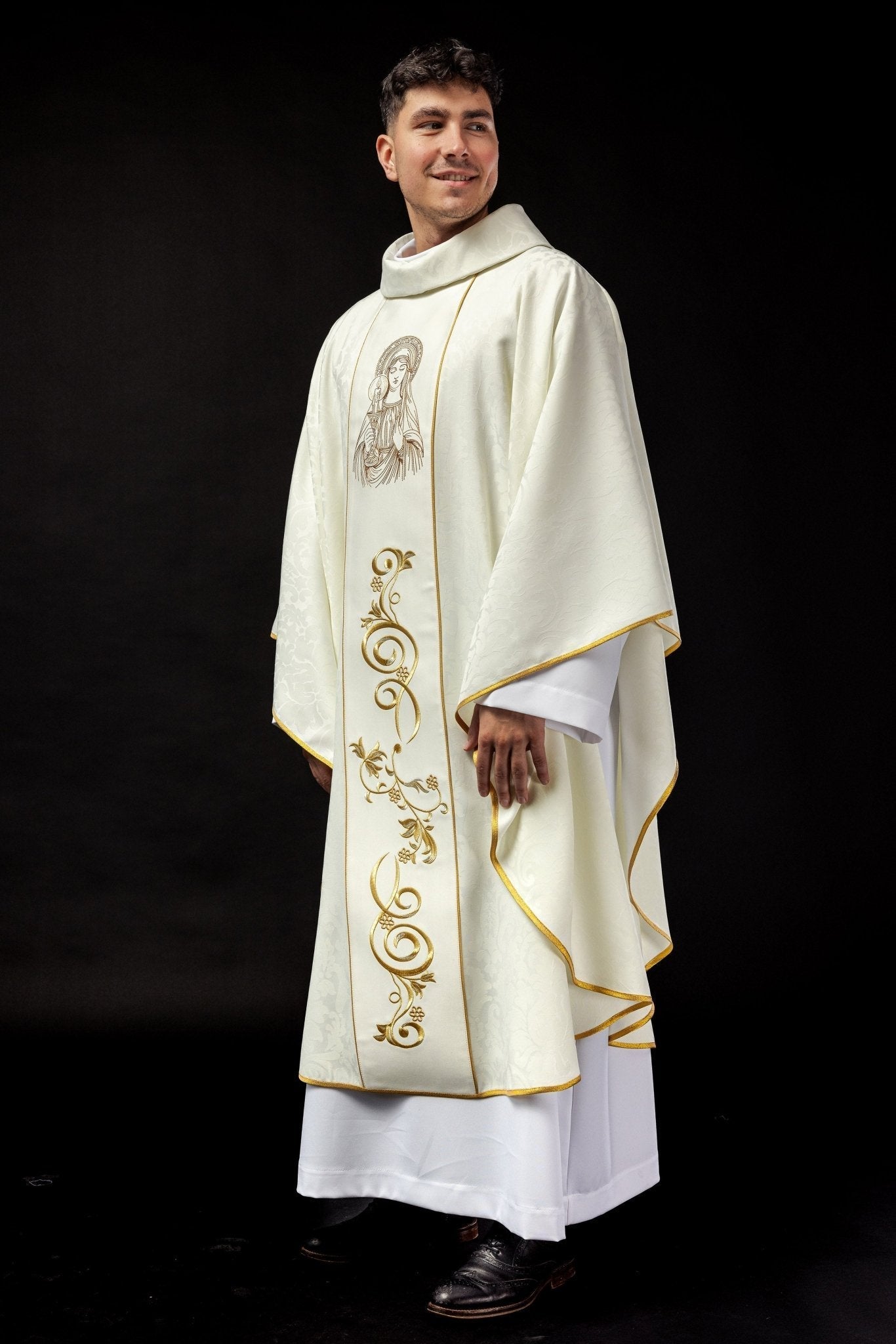 Embroidered chasuble with the image of Our Lady of Thunder KOW2/023/05/01 - HAFTINAUSA.COM