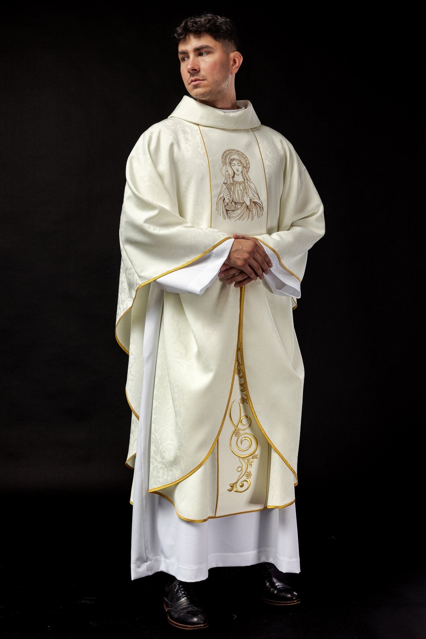 Embroidered chasuble with the image of Our Lady of Thunder KOW2/023/05/01 - HAFTINAUSA.COM