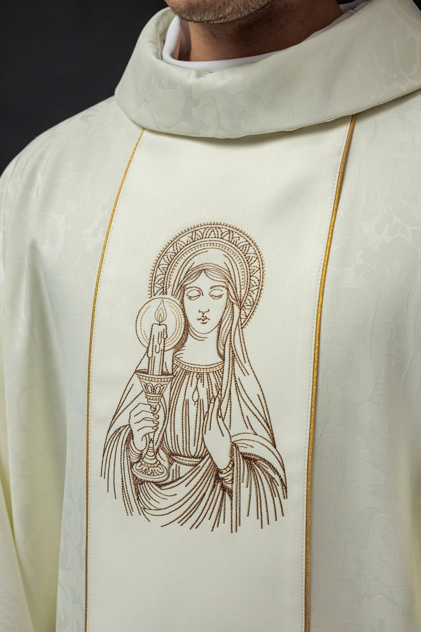 Embroidered chasuble with the image of Our Lady of Thunder KOW2/023/05/01 - HAFTINAUSA.COM