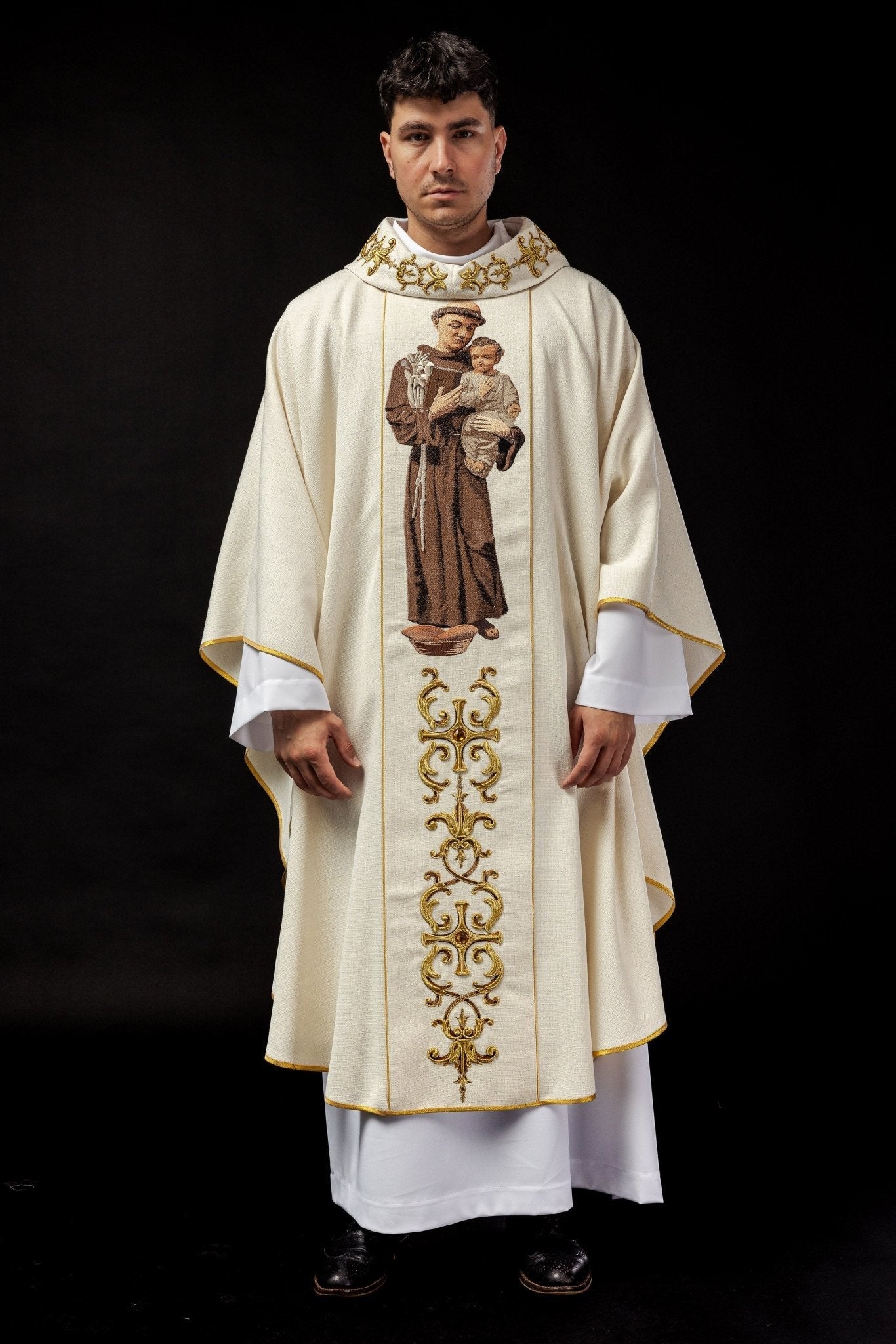 Embroidered chasuble with the image of Saint Anthony KOW2/019/05/71 - HAFTINAUSA.COM