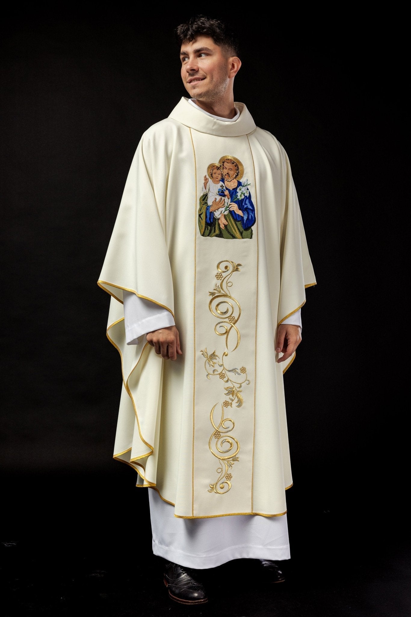 Embroidered chasuble with the image of St. Joseph KOW2/012/05/01 - HAFTINAUSA.COM