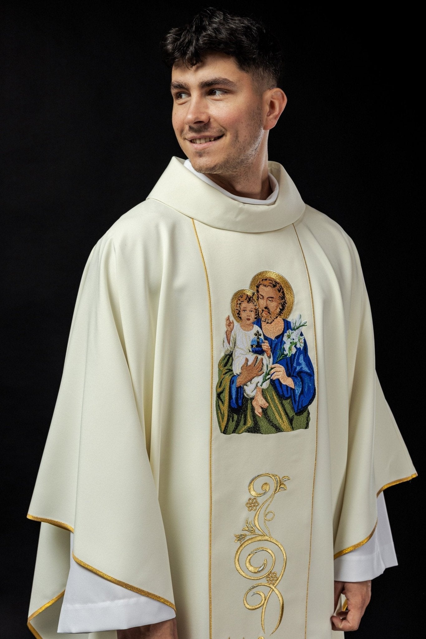 Embroidered chasuble with the image of St. Joseph KOW2/012/05/01 - HAFTINAUSA.COM